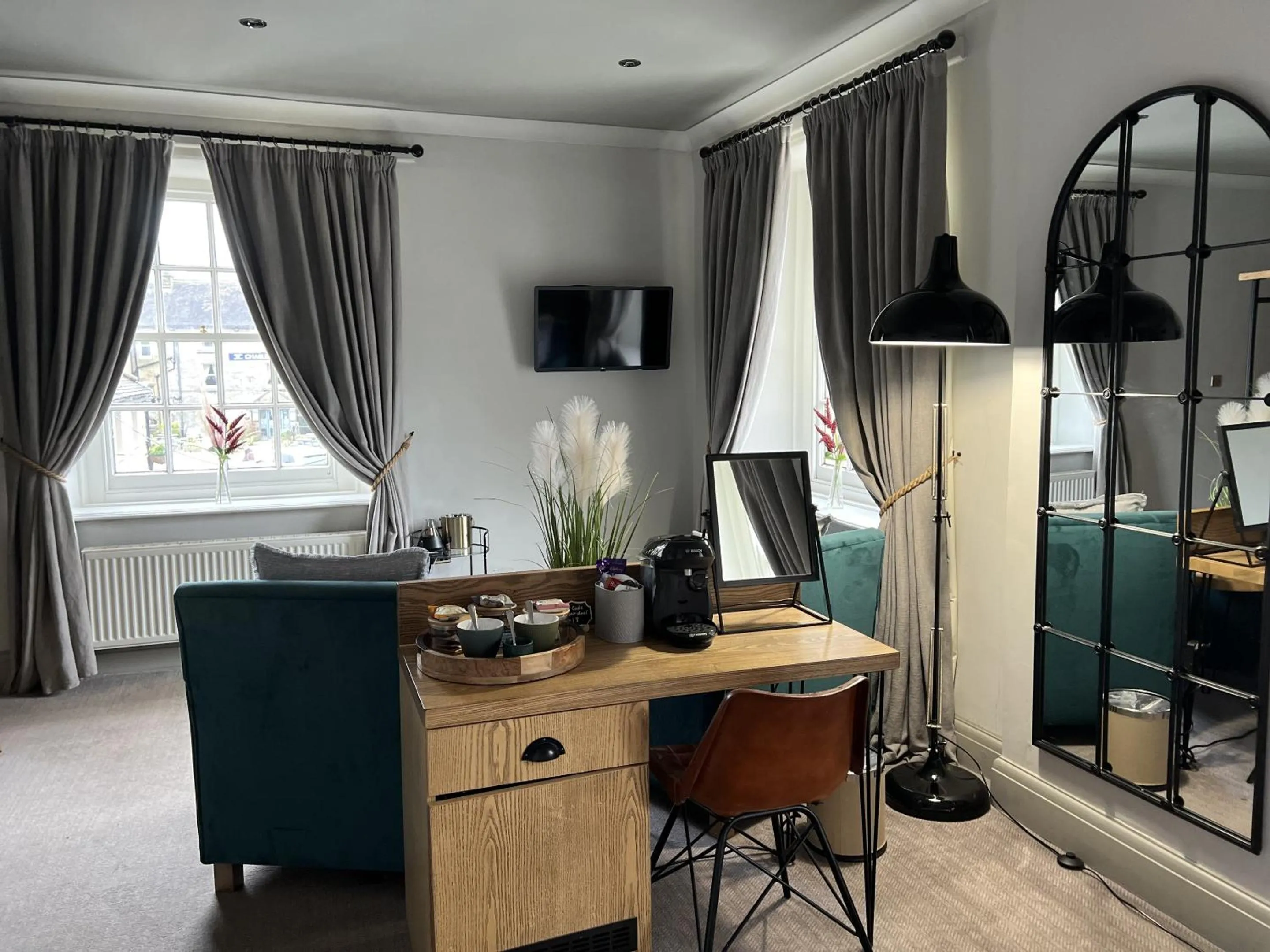 Bedroom in Devonshire Arms