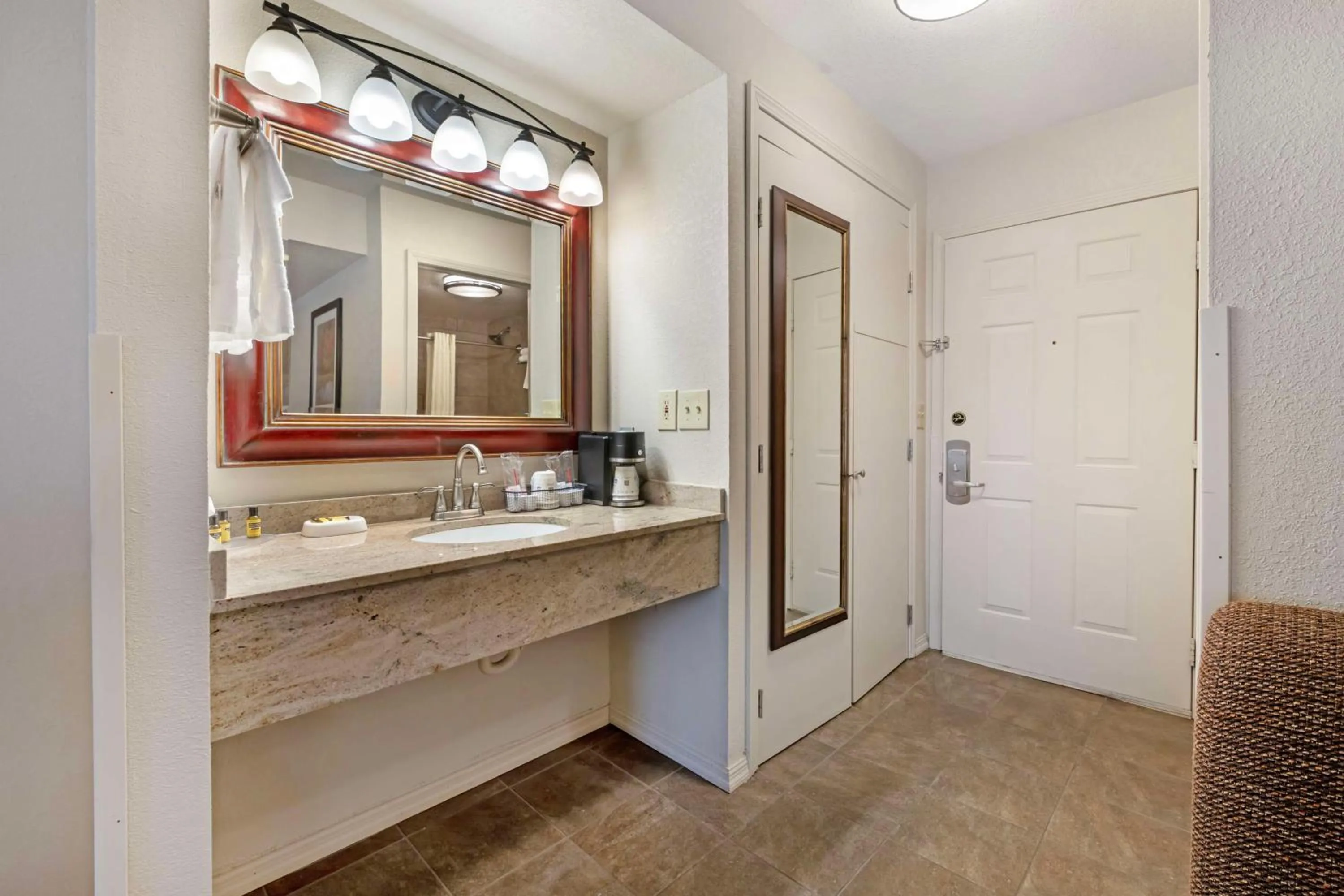 Bedroom in Best Western Plus Concord Inn