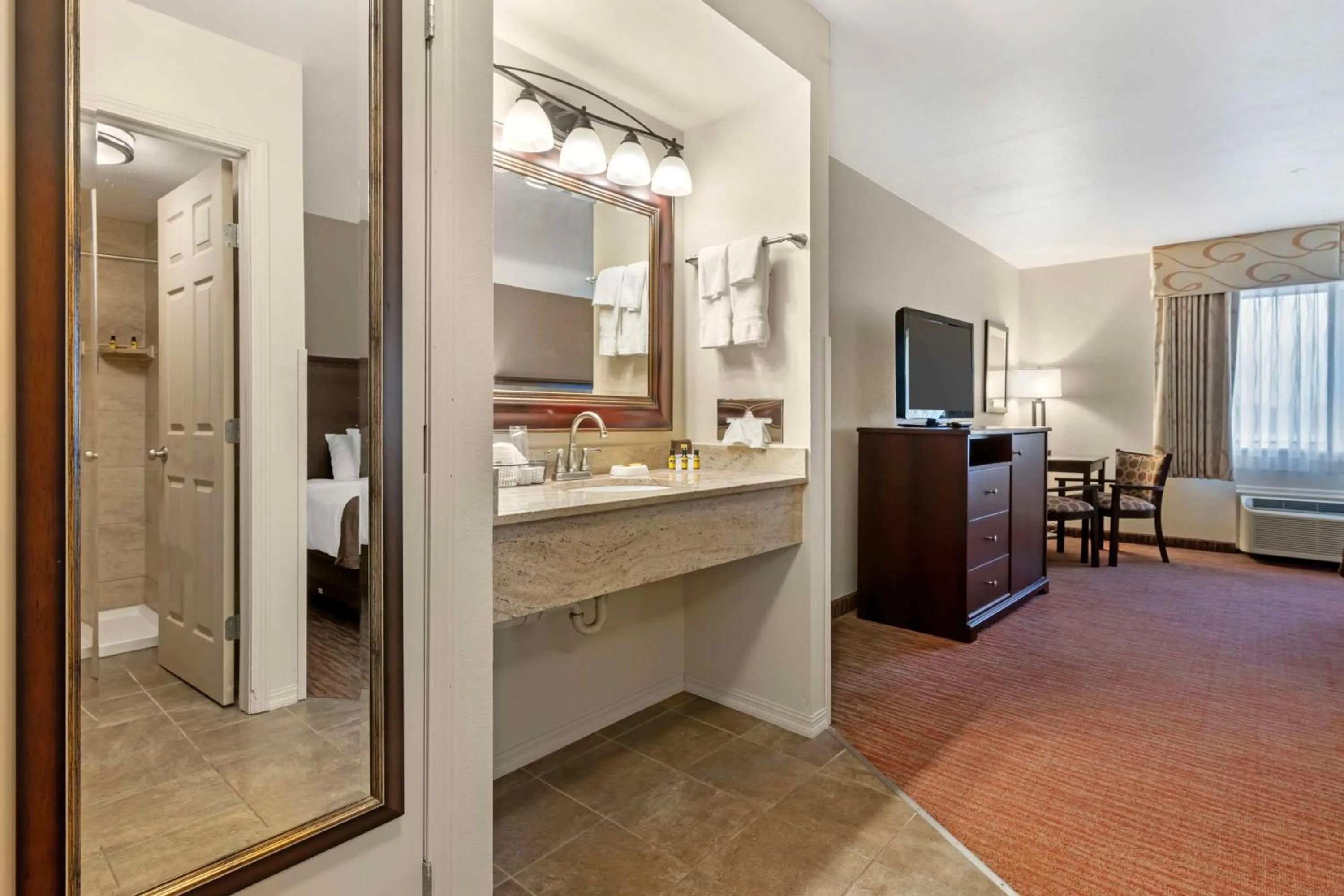 Bedroom in Best Western Plus Concord Inn