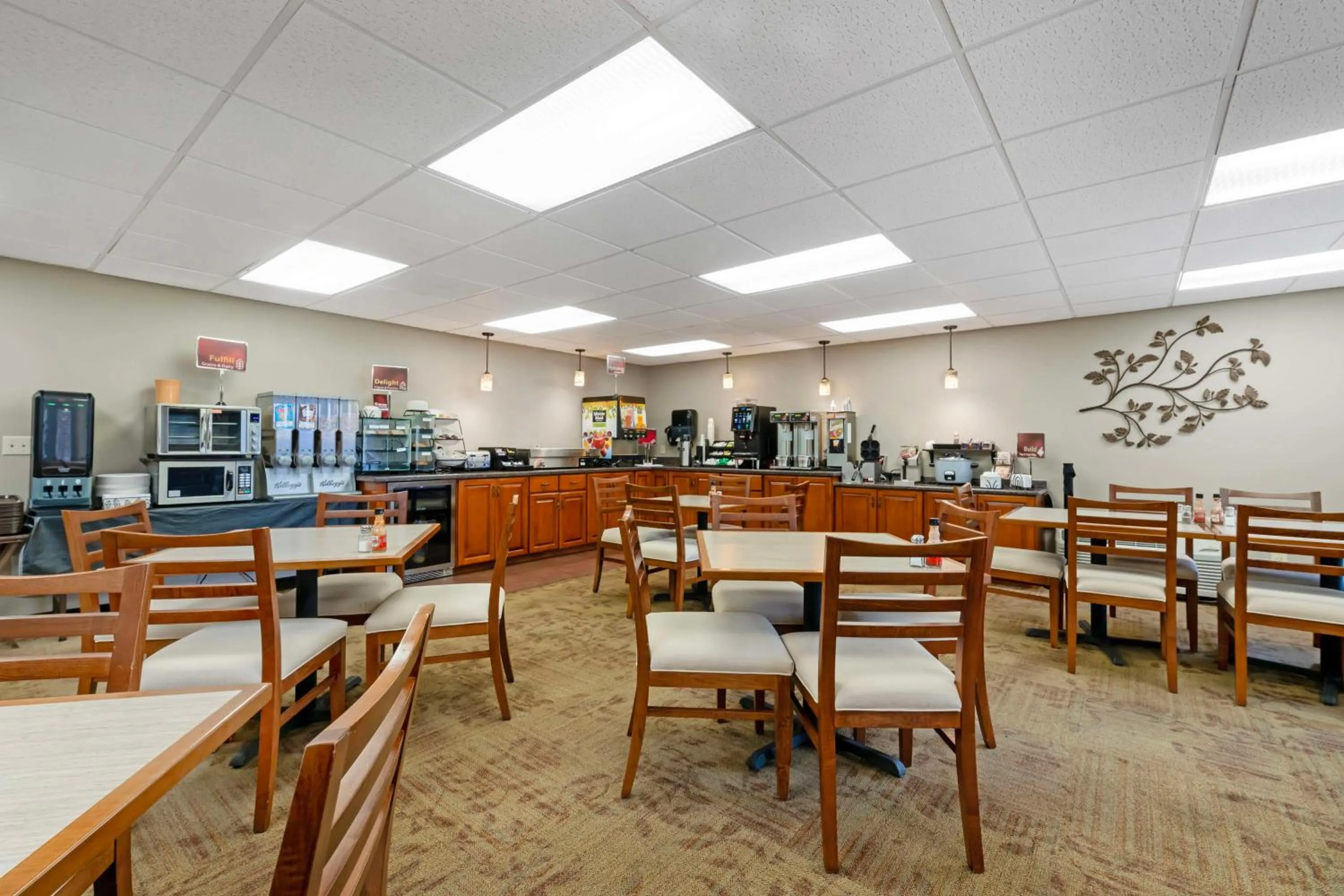 Breakfast in Best Western Plus Concord Inn