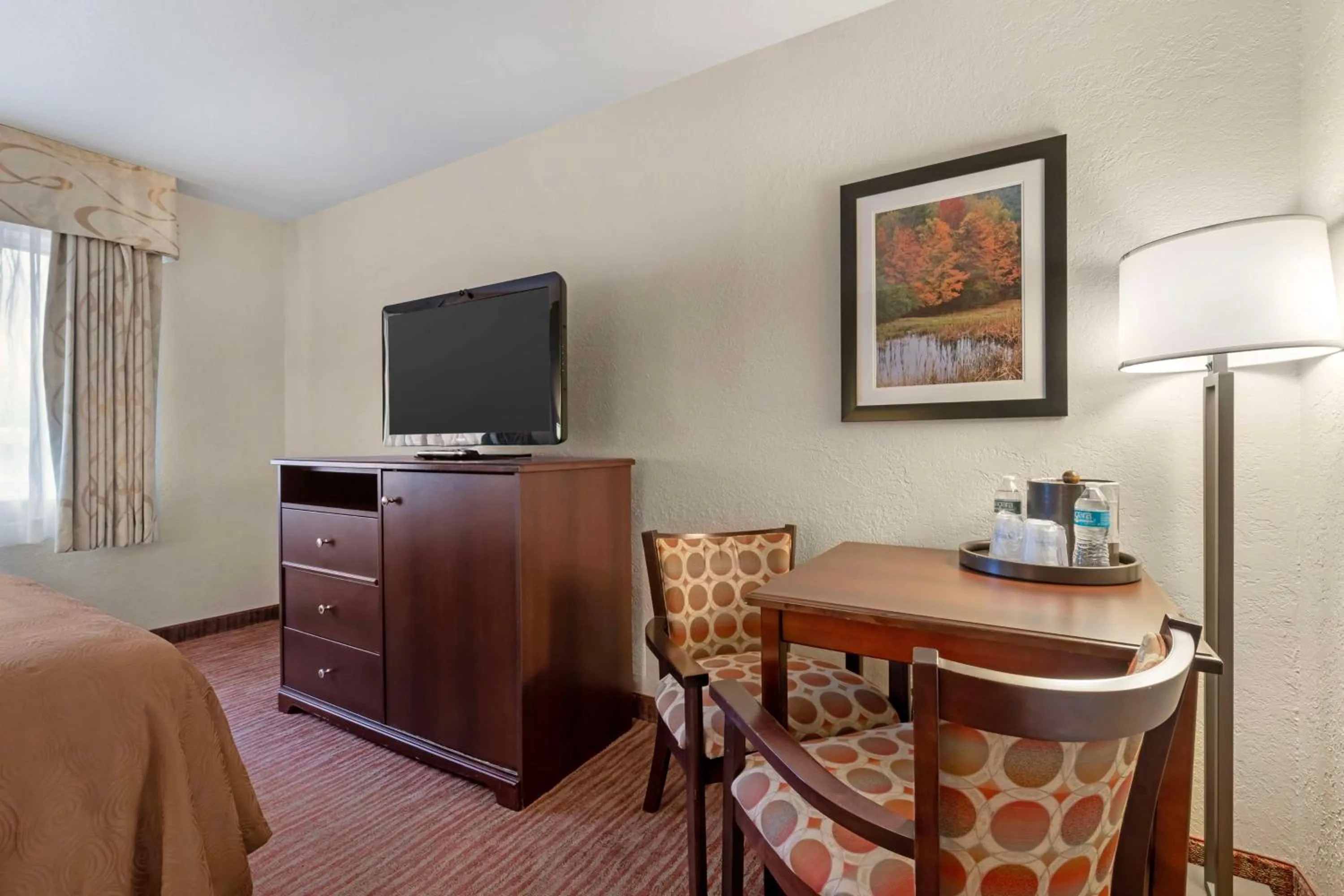 Bedroom in Best Western Plus Concord Inn