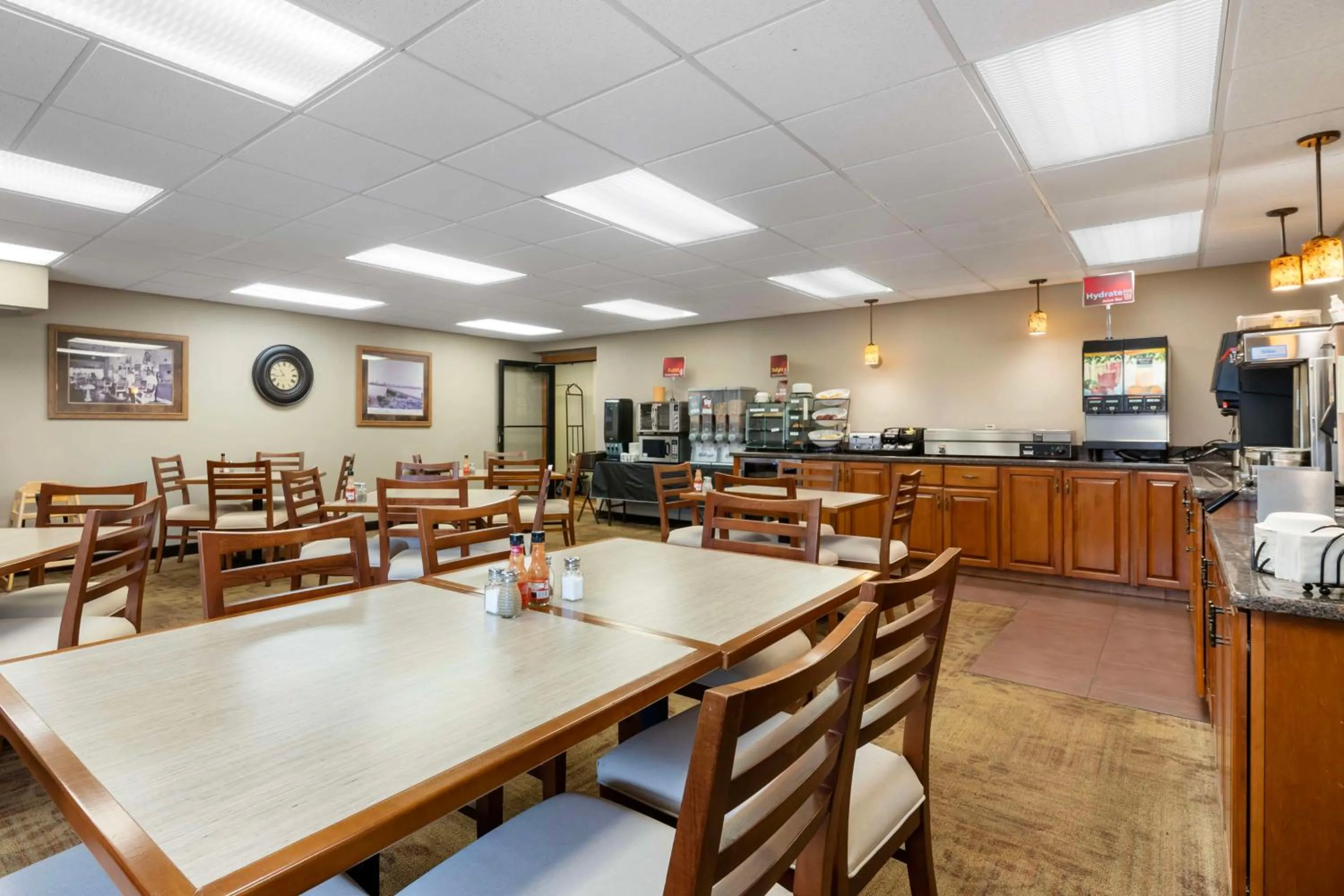 Breakfast in Best Western Plus Concord Inn