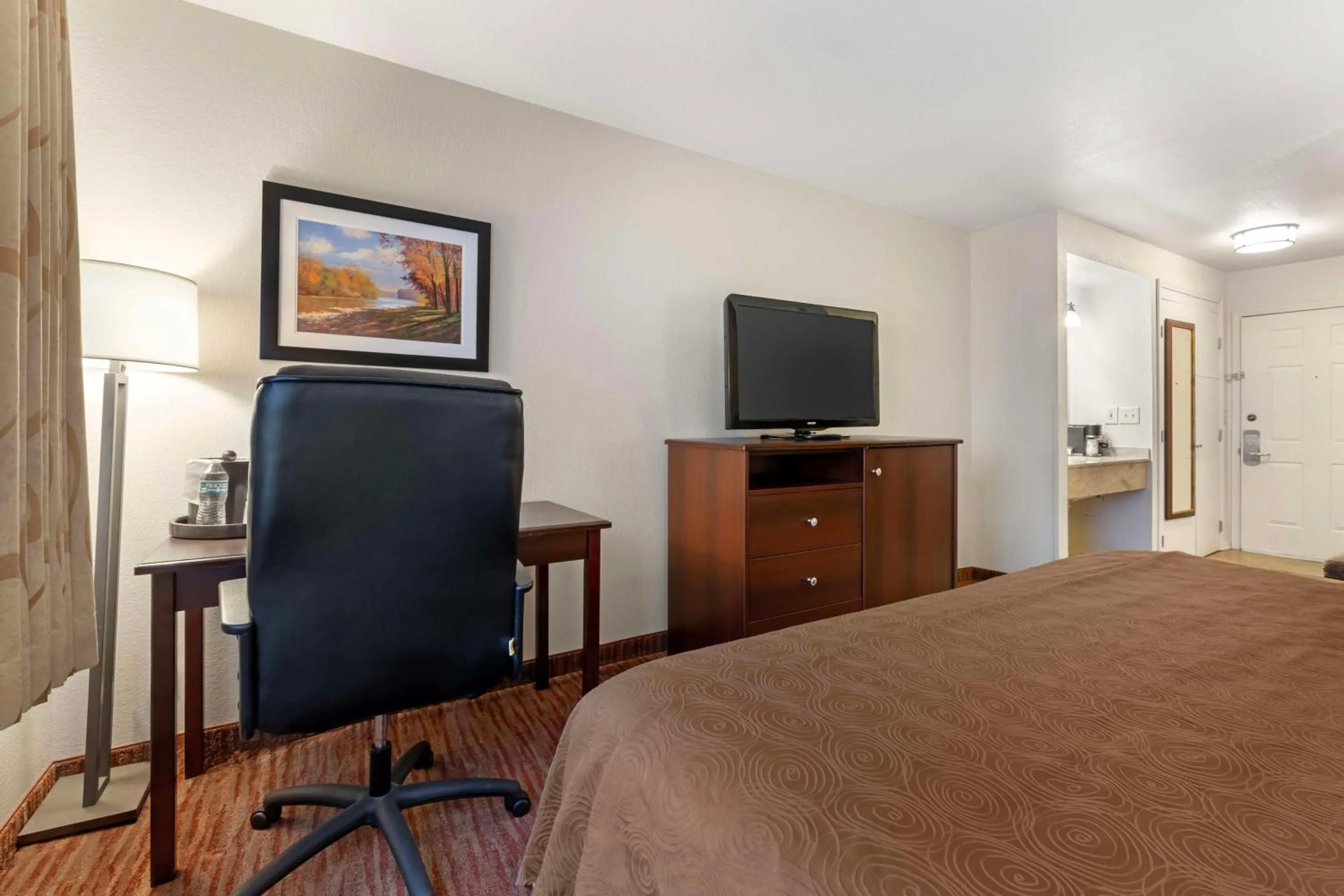 Bedroom, Bed in Best Western Plus Concord Inn