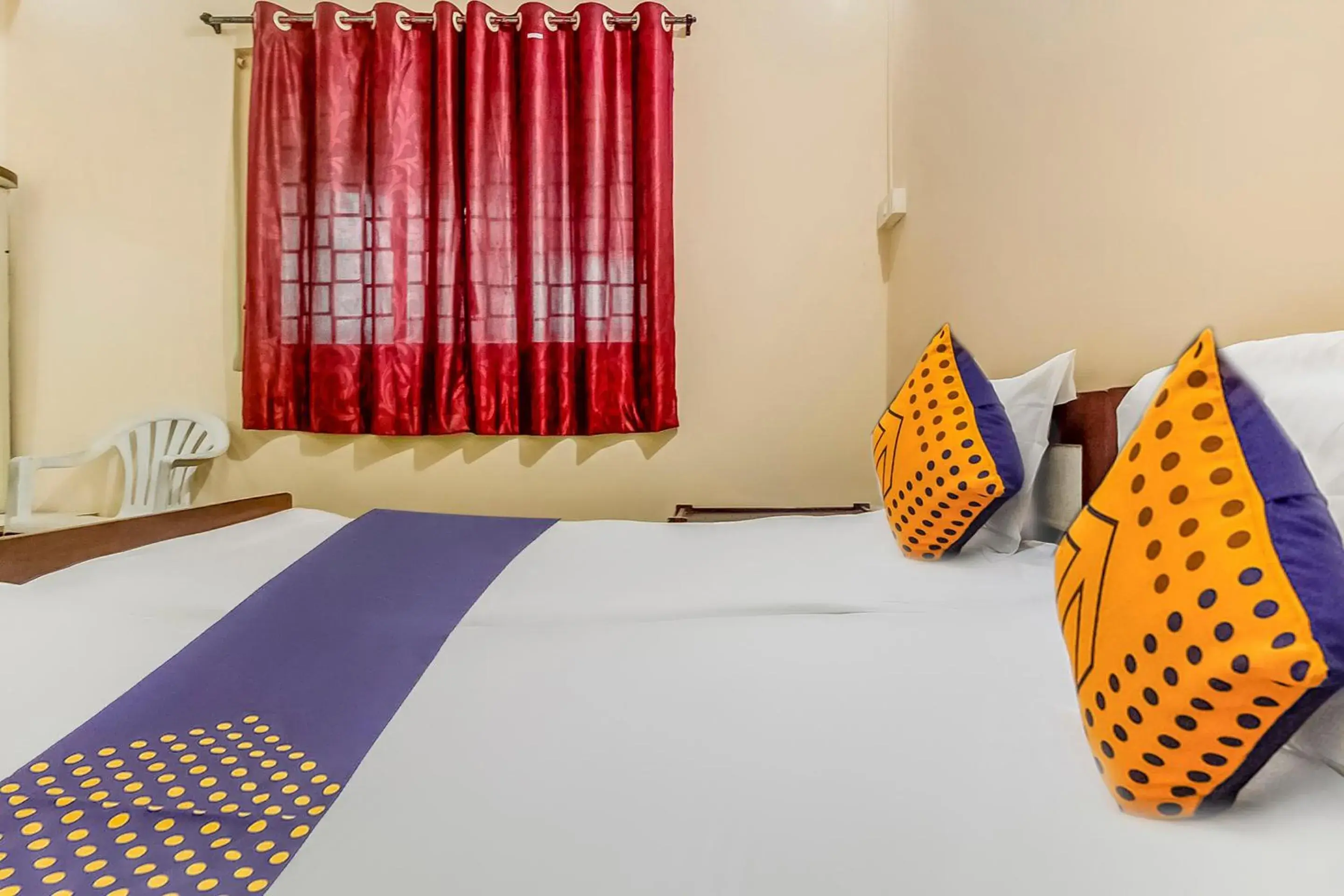 Bedroom in Hotel O New Ushakal Lodging & Boarding Bedroom in Hotel O New Ushakal Lodging & Boarding