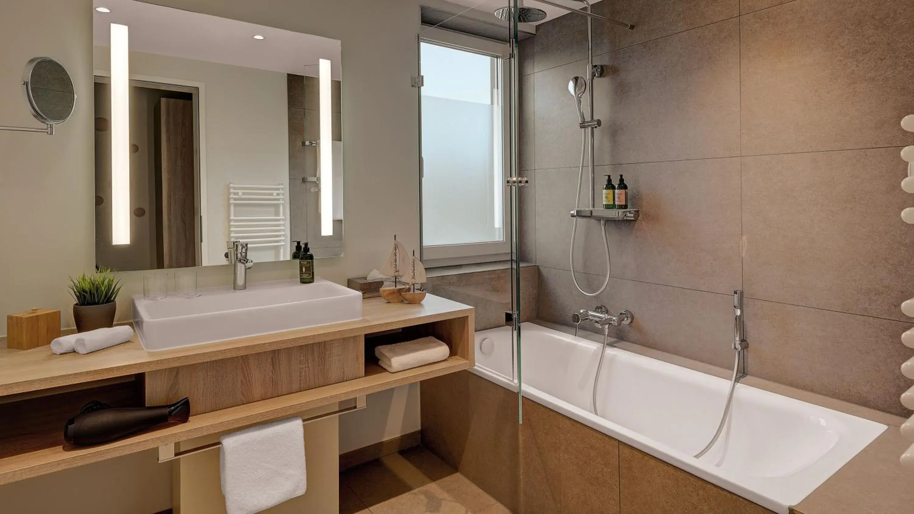 Deluxe Double Room with Balcony or Terrace in Die Sandburg Deluxe Double Room with Balcony or Terrace in Die Sandburg