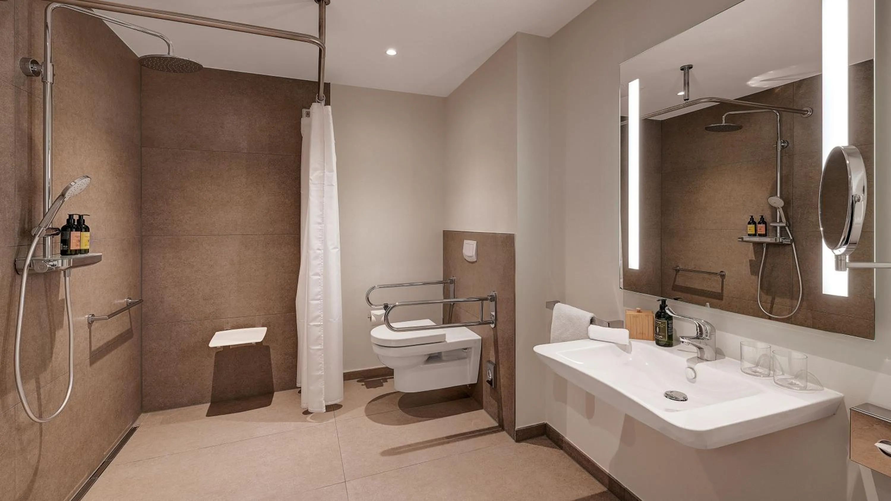 Shower in Die Sandburg