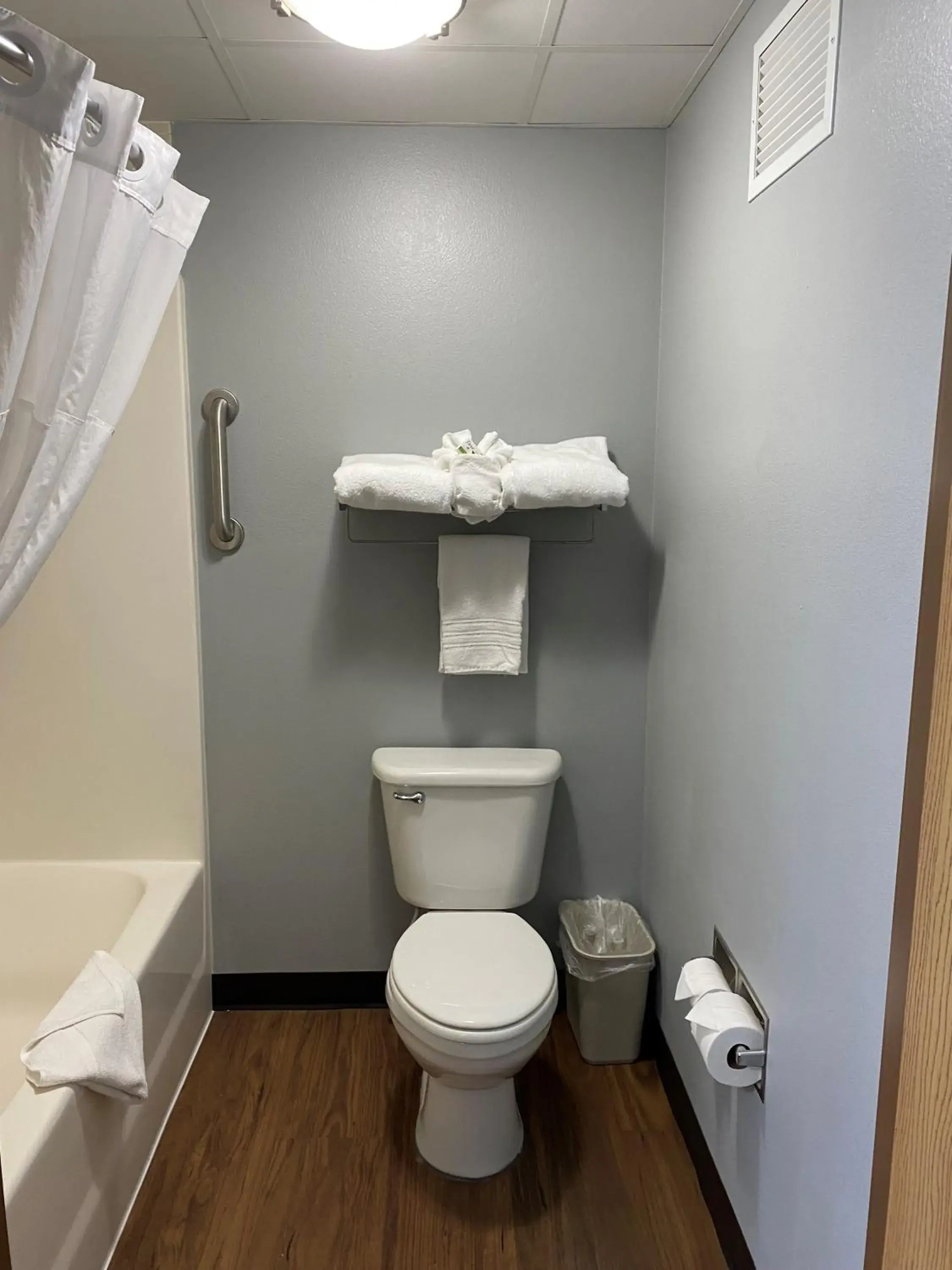 King Deluxe Studio Suite with Fireplace - Non-Smoking in AmericInn by Wyndham Webster City King Deluxe Studio Suite with Fireplace - Non-Smoking in AmericInn by Wyndham Webster City