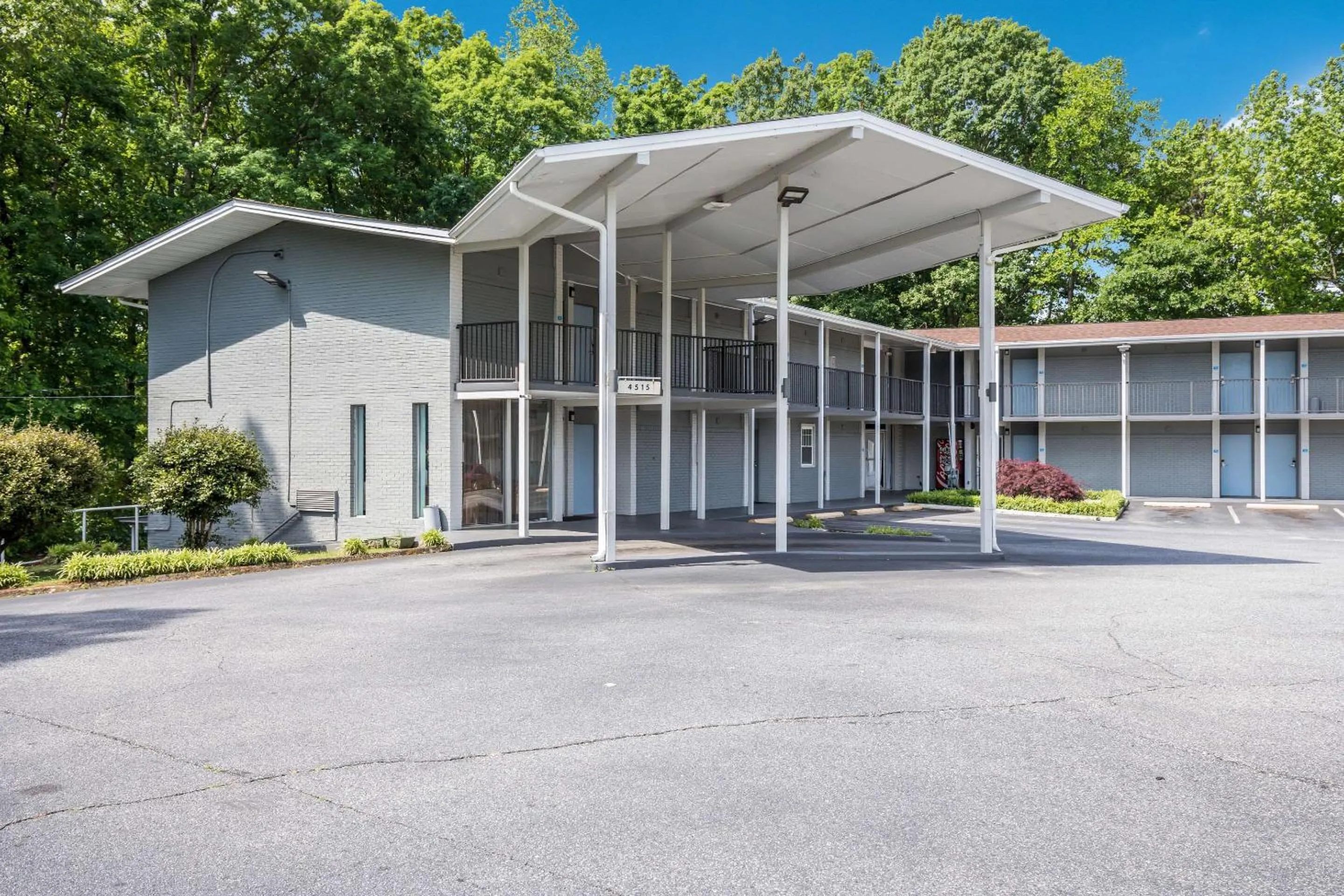 Property building in Rodeway Inn Anderson