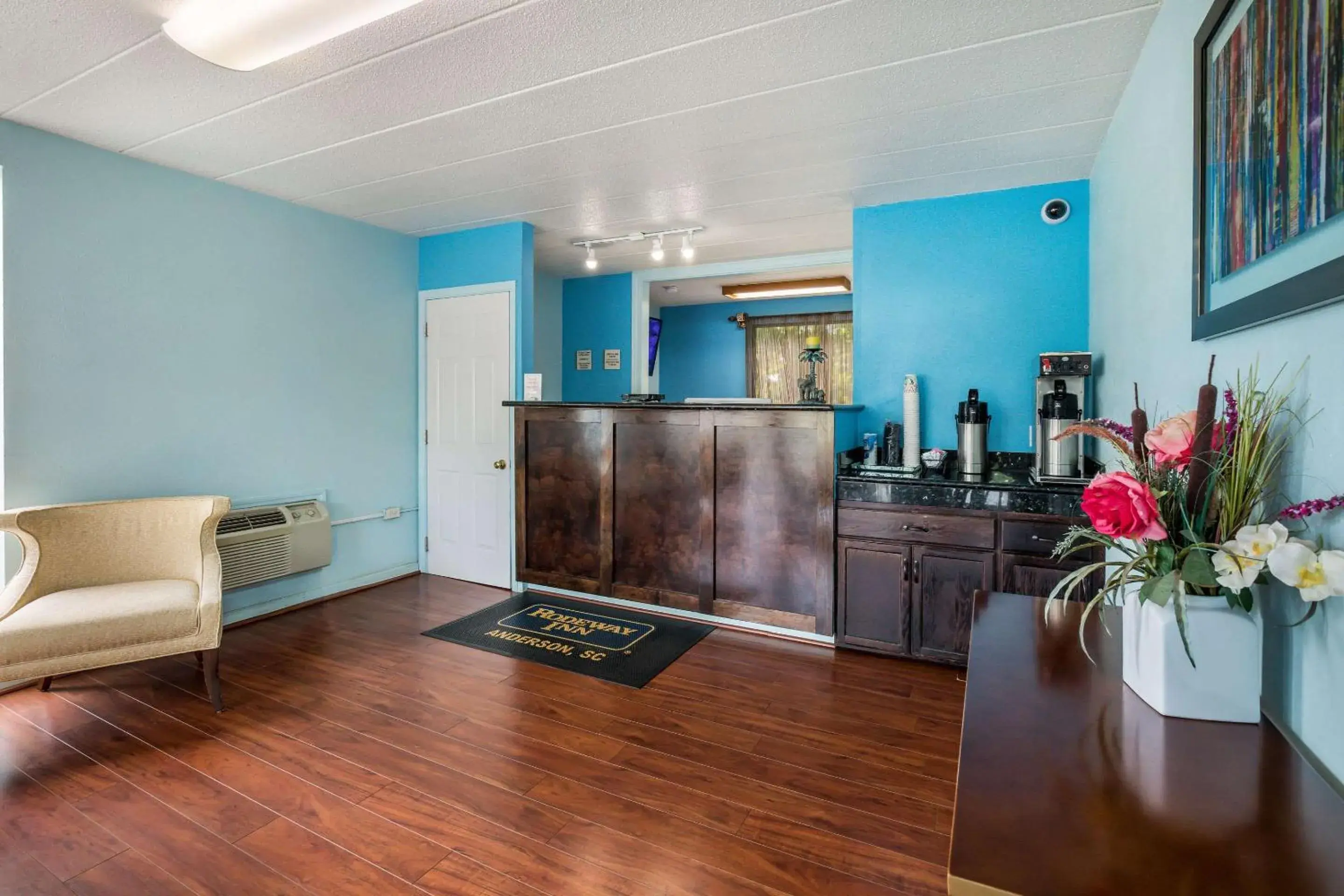 Lobby or reception in Rodeway Inn Anderson Lobby or reception in Rodeway Inn Anderson