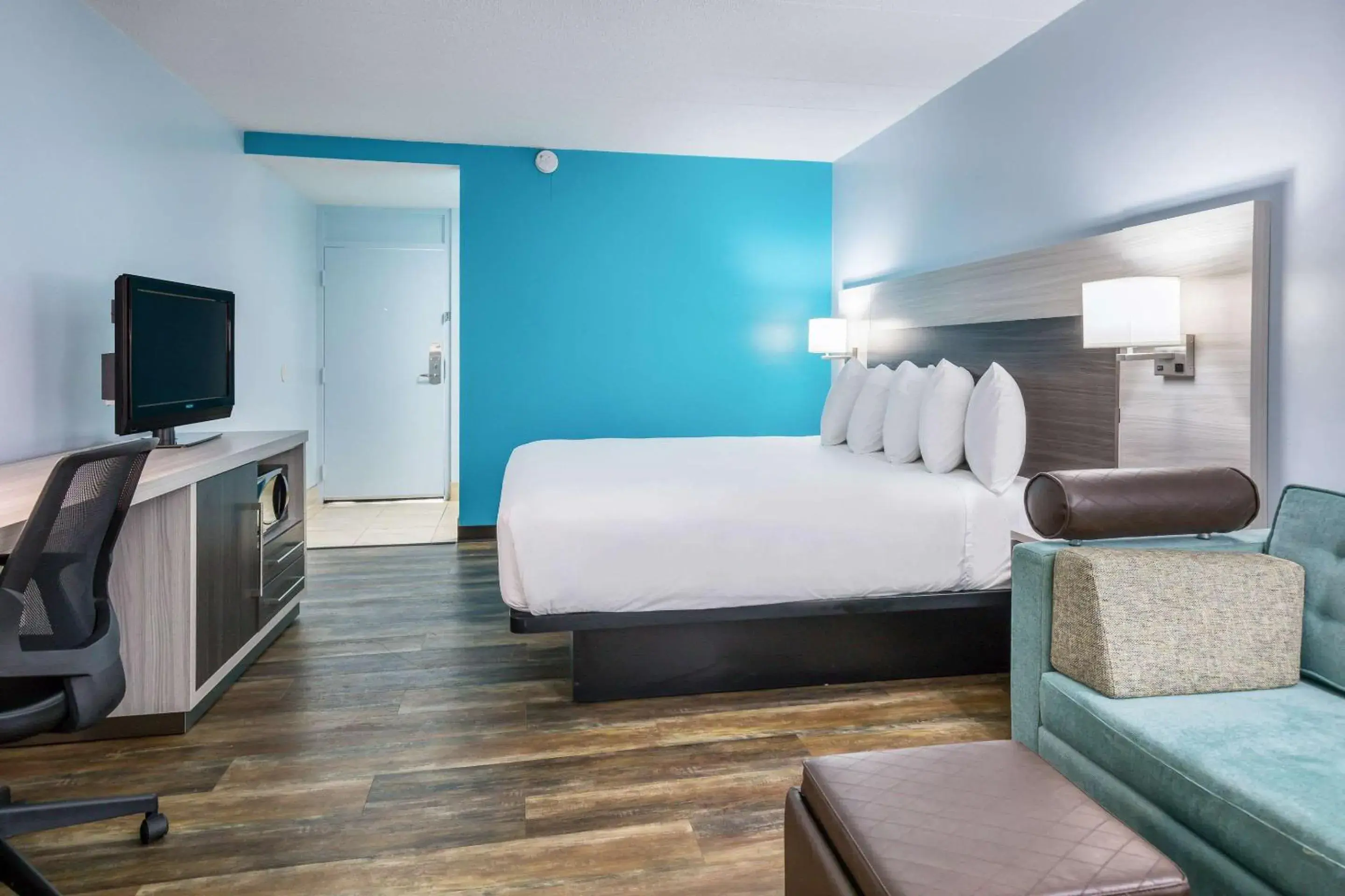 Photo of the whole room in Rodeway Inn Anderson Photo of the whole room in Rodeway Inn Anderson