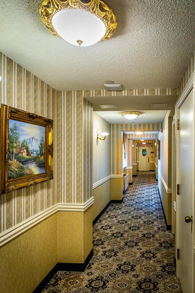 Decorative detail in The Avenue Plaza