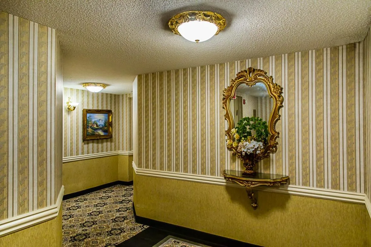 Decorative detail in The Avenue Plaza