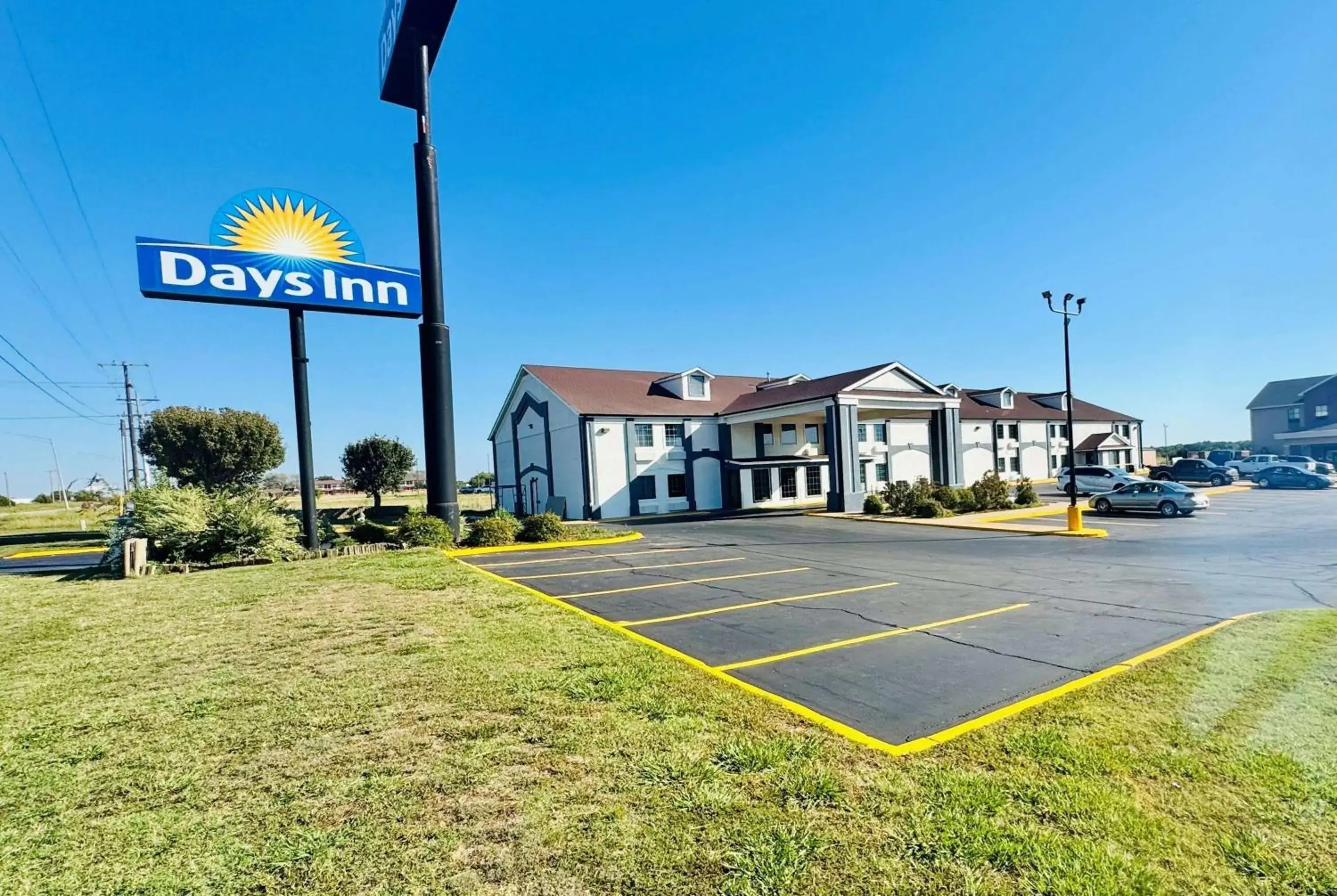 Property building in Days Inn by Wyndham Shawnee Property building in Days Inn by Wyndham Shawnee
