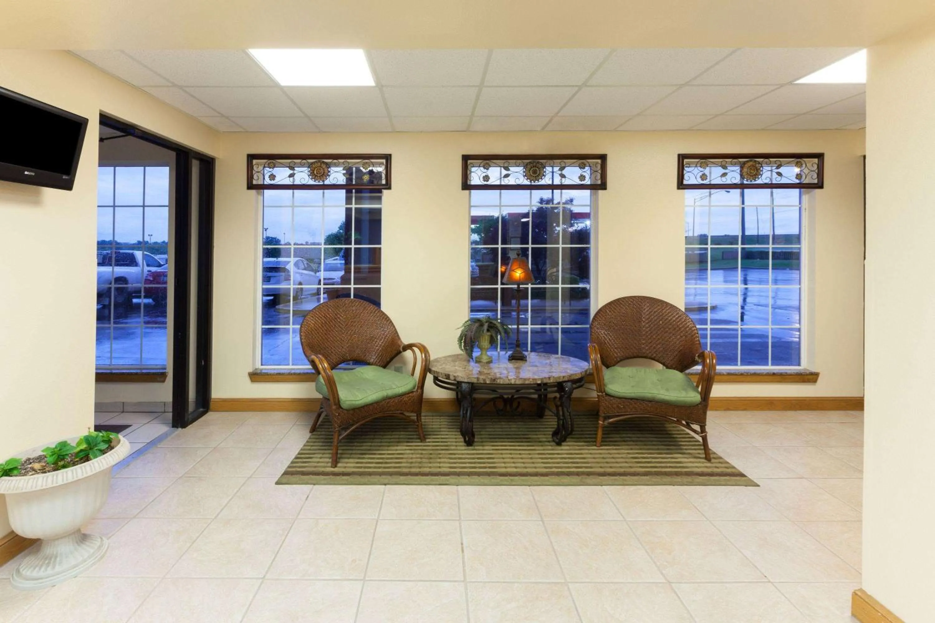 Lobby or reception in Days Inn by Wyndham Shawnee