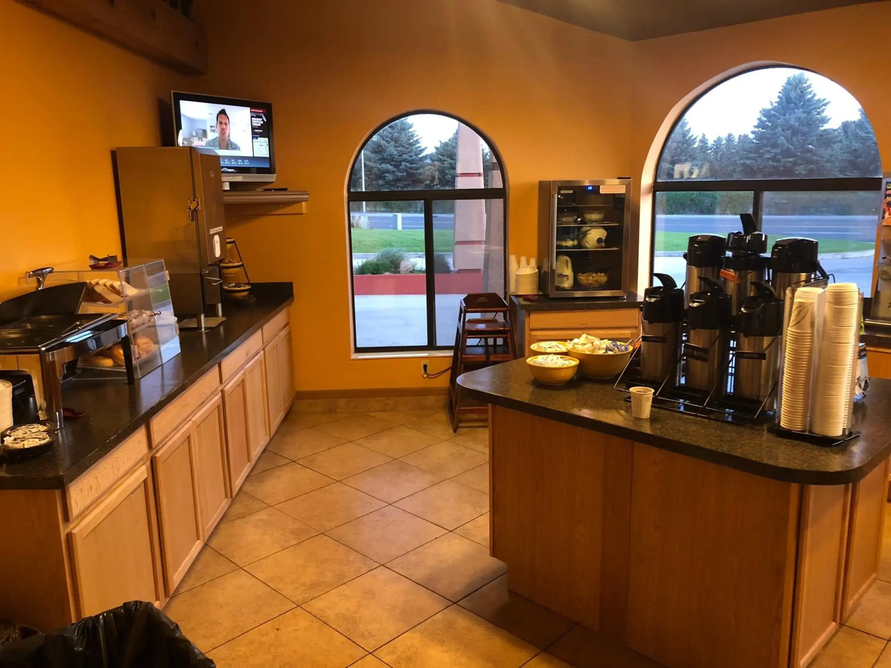 Breakfast in Kings Inn Cody Breakfast in Kings Inn Cody