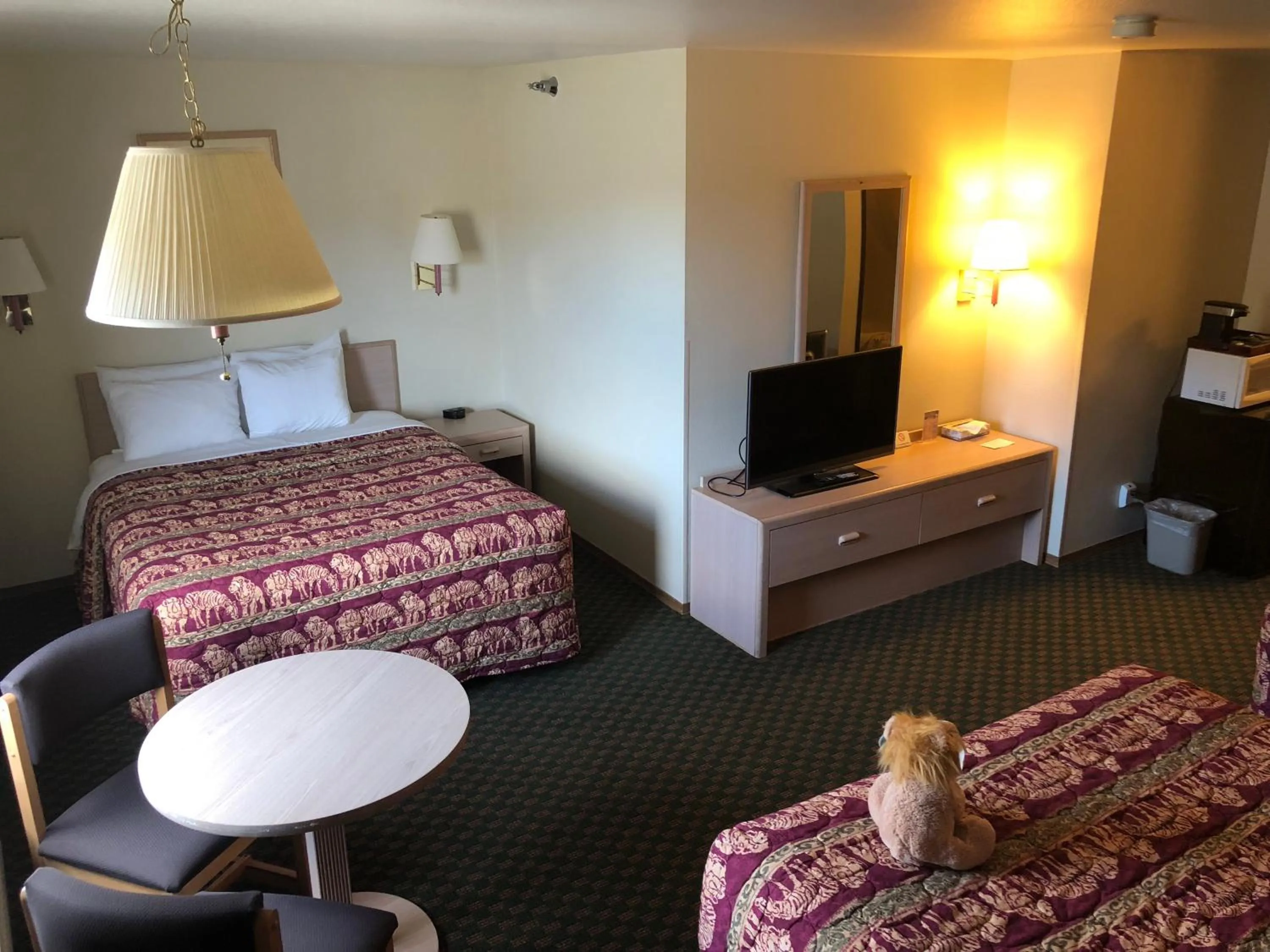 Bedroom, Bed in Kings Inn Cody