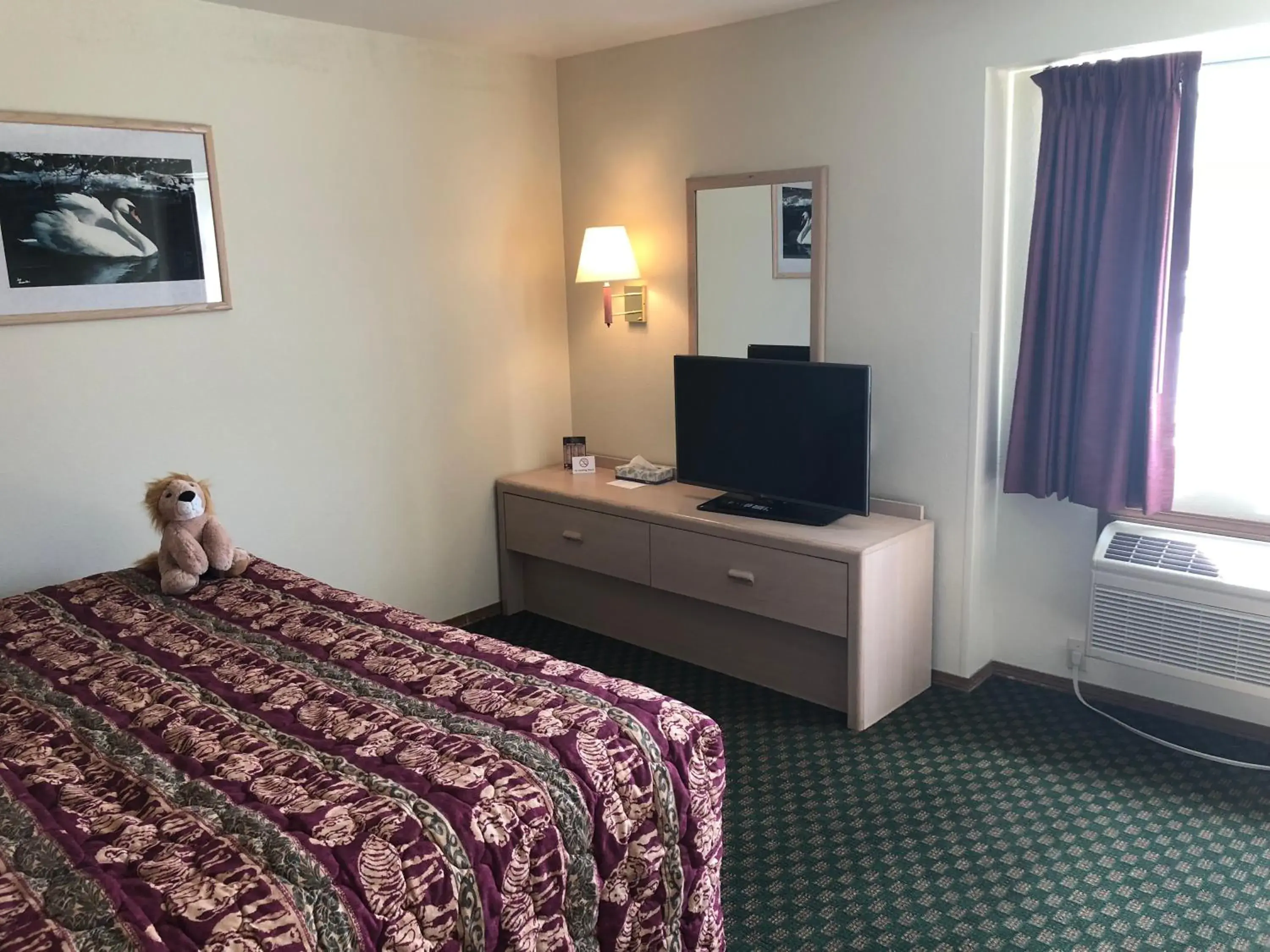 Bedroom, Bed in Kings Inn Cody Bedroom, Bed in Kings Inn Cody