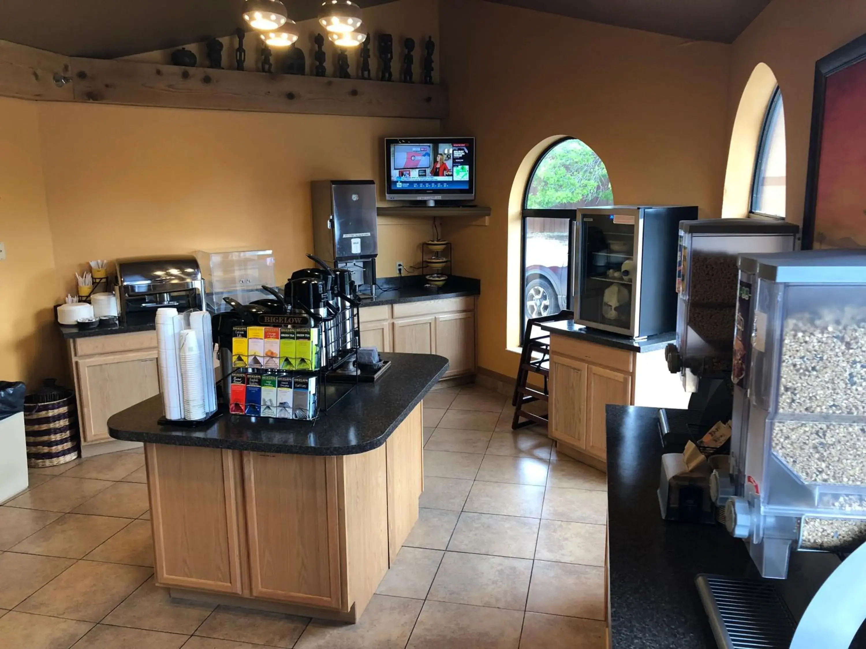 Breakfast in Kings Inn Cody Breakfast in Kings Inn Cody