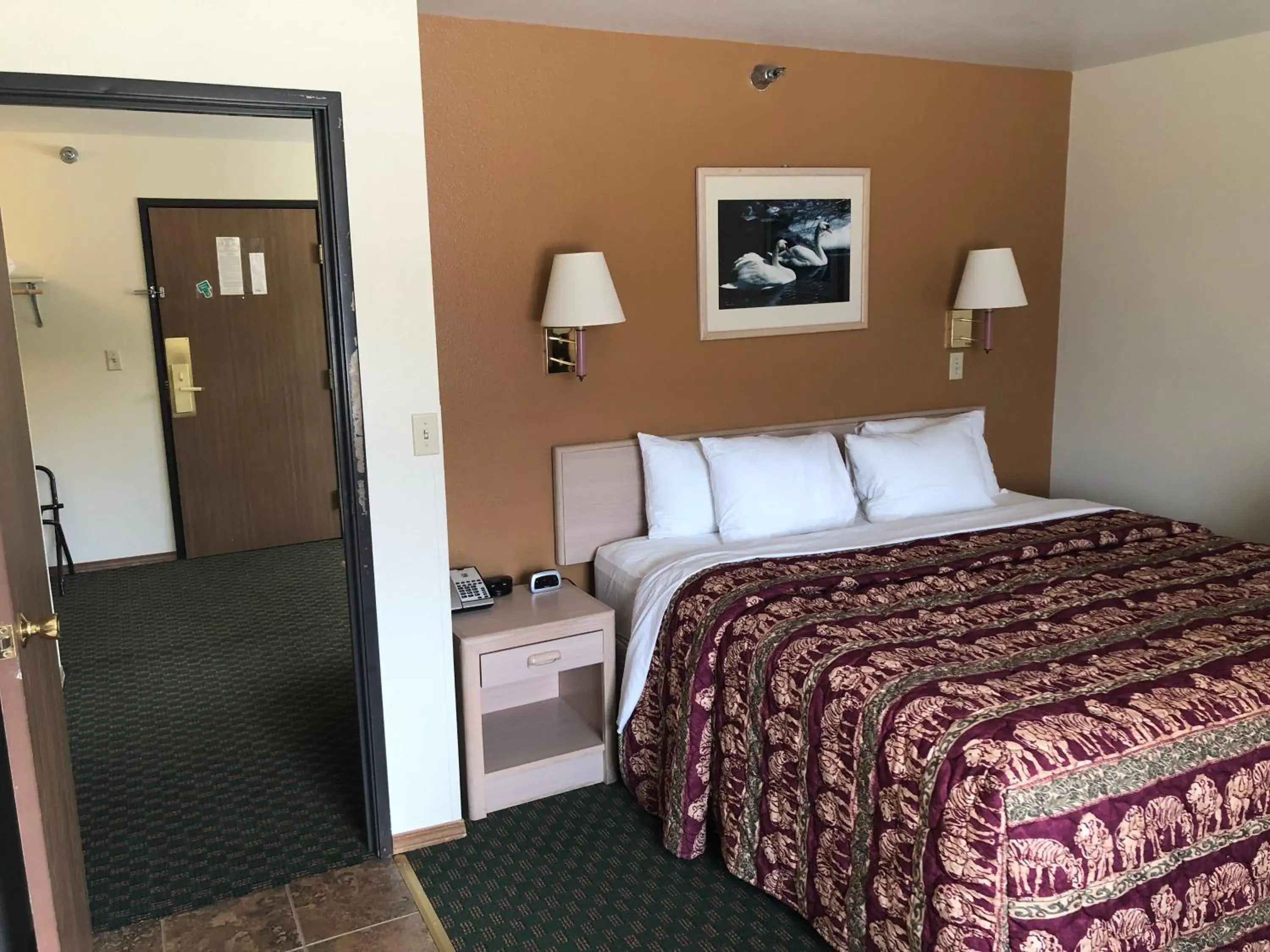 Bedroom, Bed in Kings Inn Cody Bedroom, Bed in Kings Inn Cody