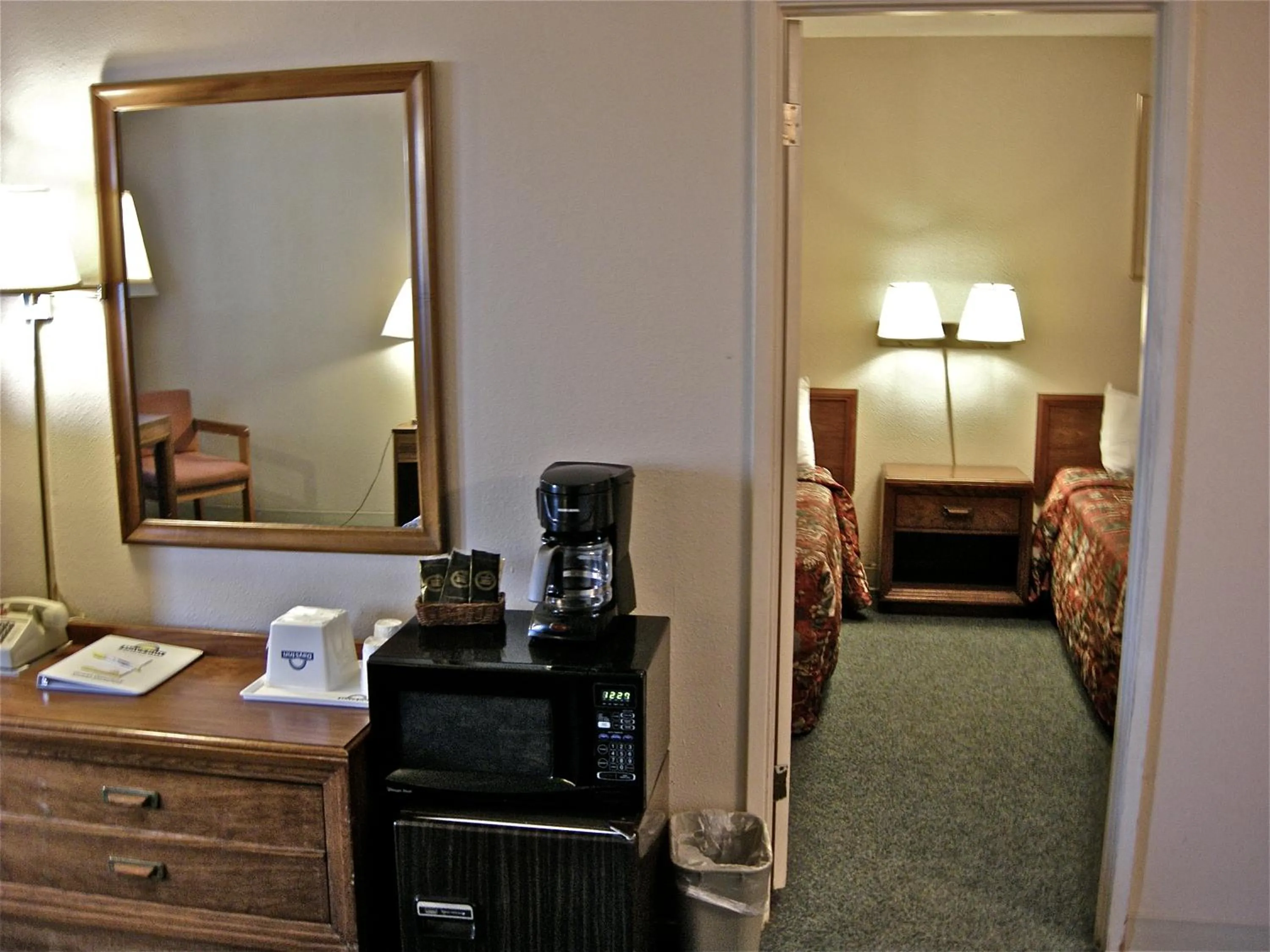 Coffee/tea facilities, Bed in Days Inn by Wyndham Burns