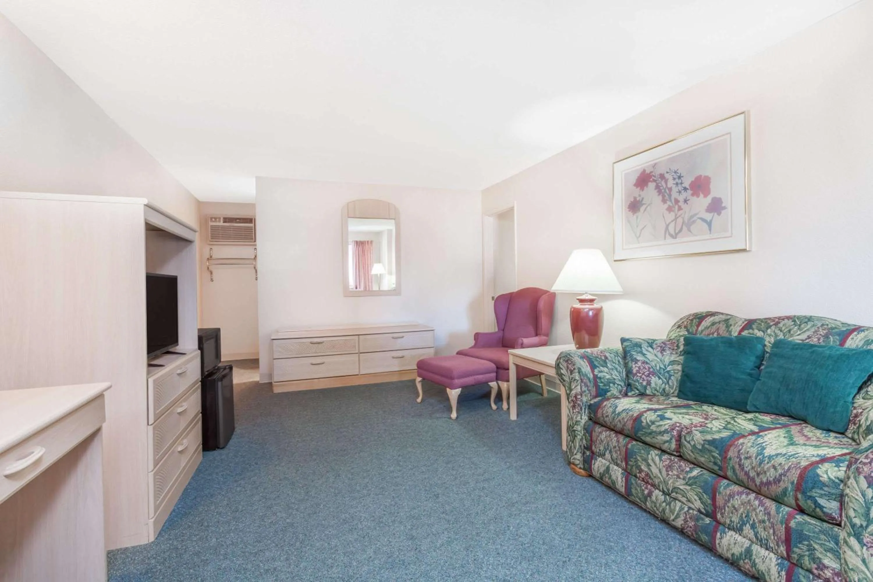 Photo of the whole room in Days Inn by Wyndham Burns