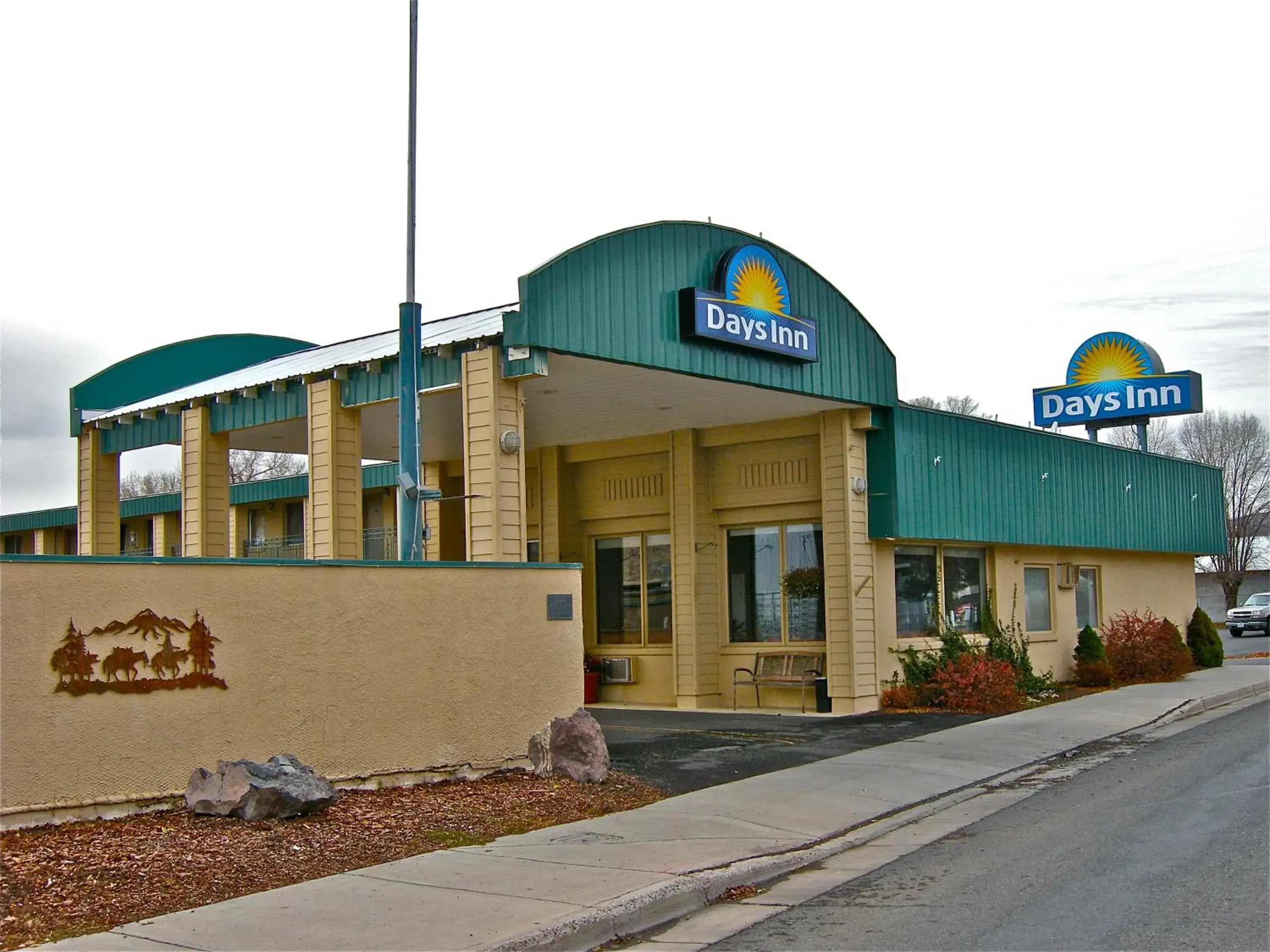 Facade/entrance in Days Inn by Wyndham Burns Facade/entrance in Days Inn by Wyndham Burns