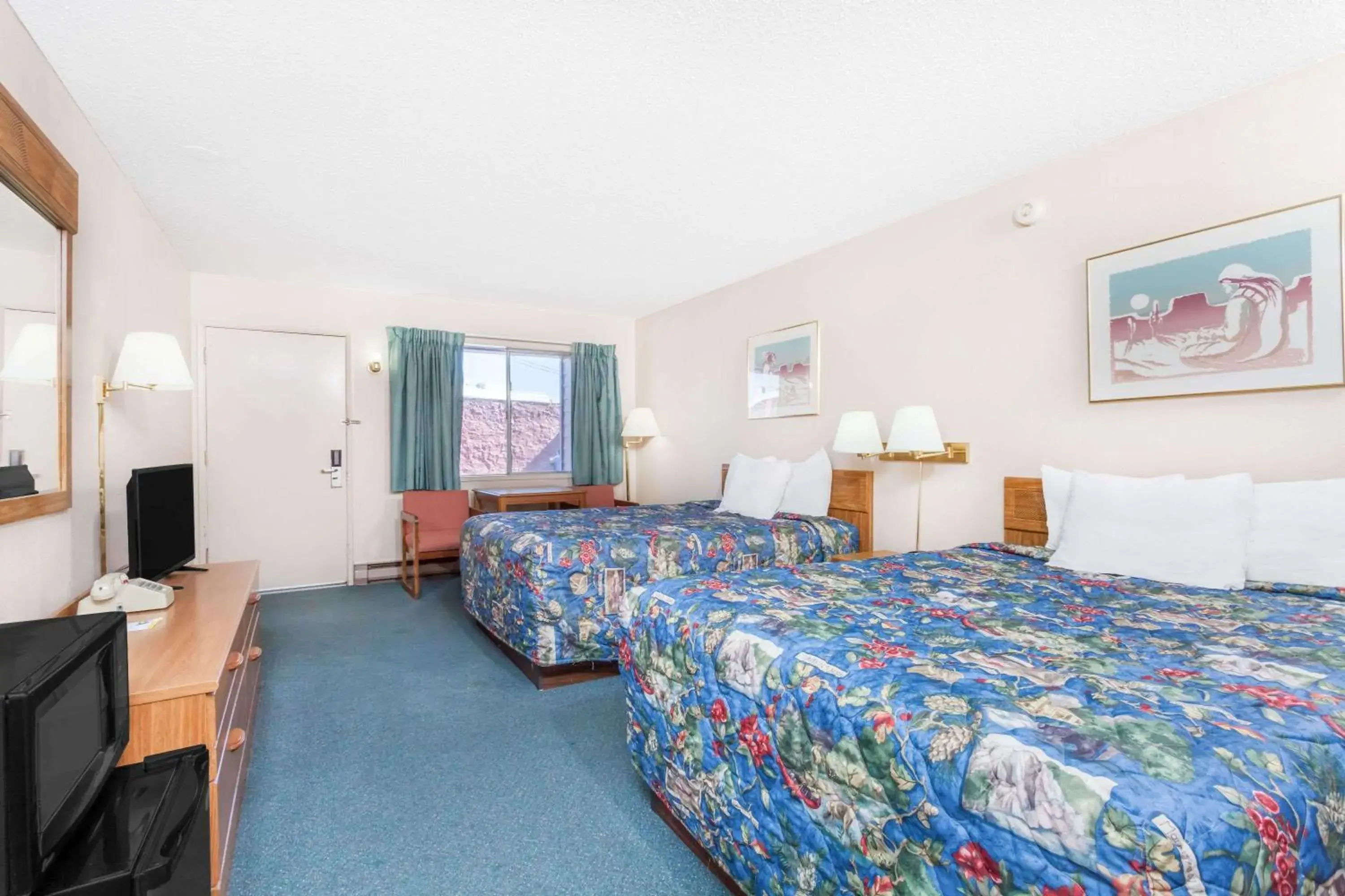 Photo of the whole room, Bed in Days Inn by Wyndham Burns Photo of the whole room, Bed in Days Inn by Wyndham Burns