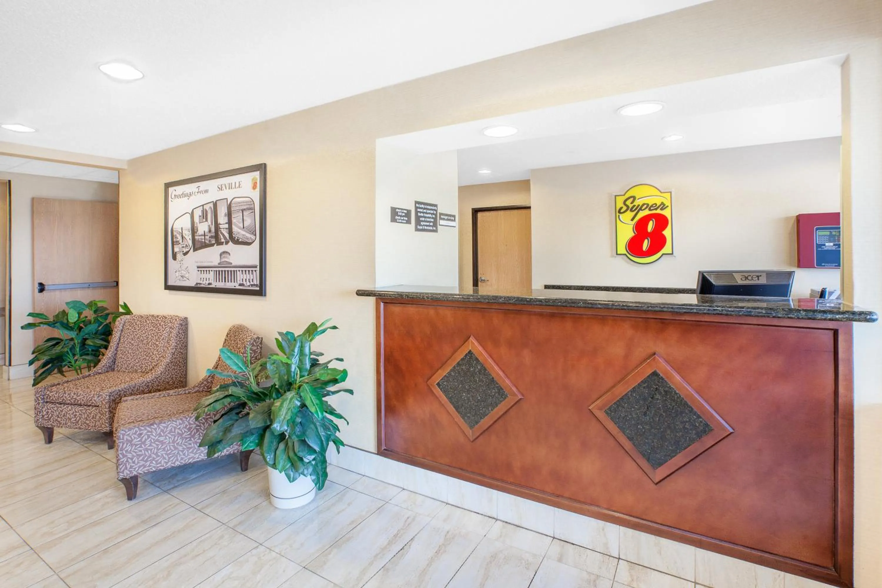 Lobby or reception in Super 8 by Wyndham Seville