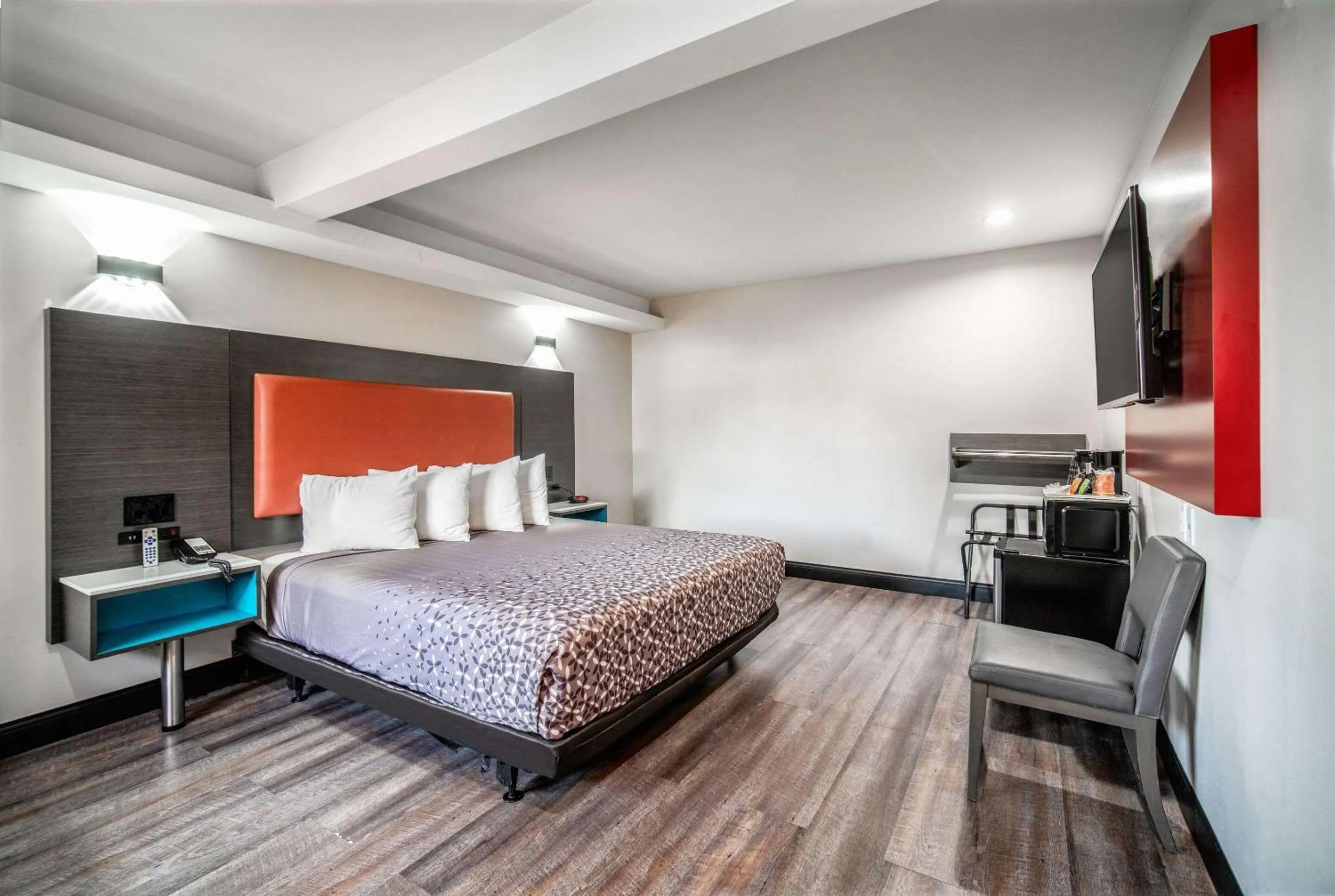 Bedroom, Bed in Rodeway Inn South Gate - Los Angeles South