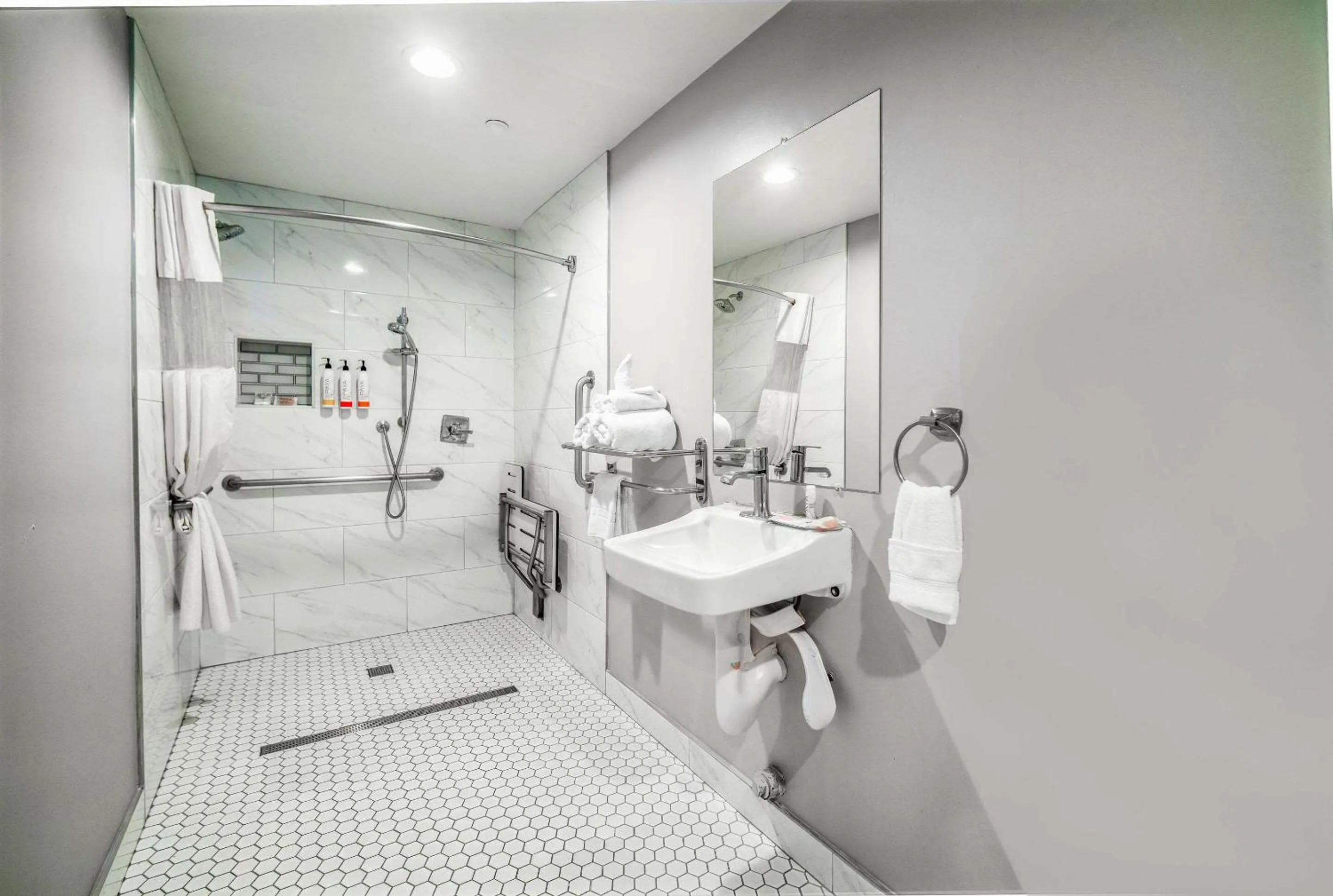 Bedroom, Bed in Rodeway Inn South Gate - Los Angeles South