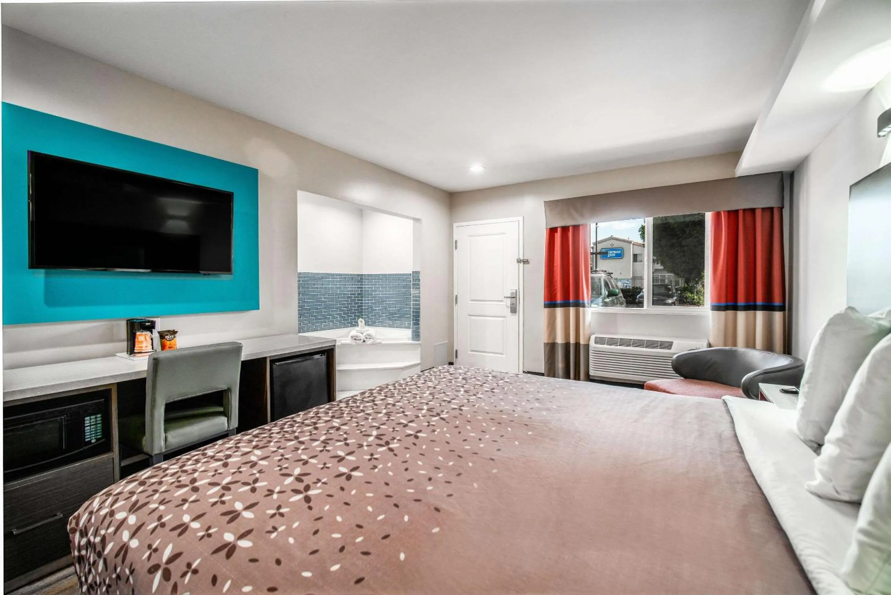 Bedroom, Bed in Rodeway Inn South Gate - Los Angeles South