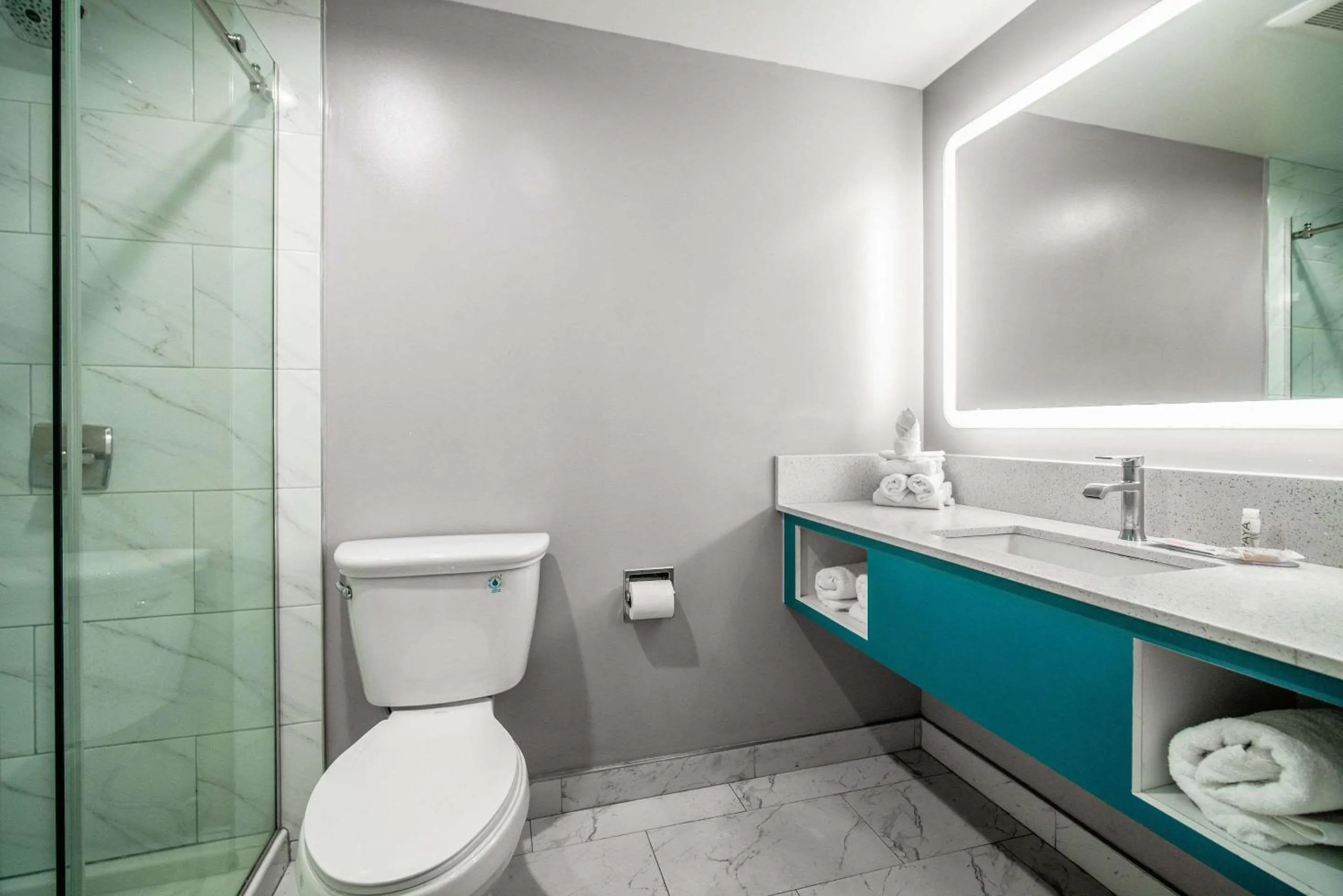 Bedroom in Rodeway Inn South Gate - Los Angeles South