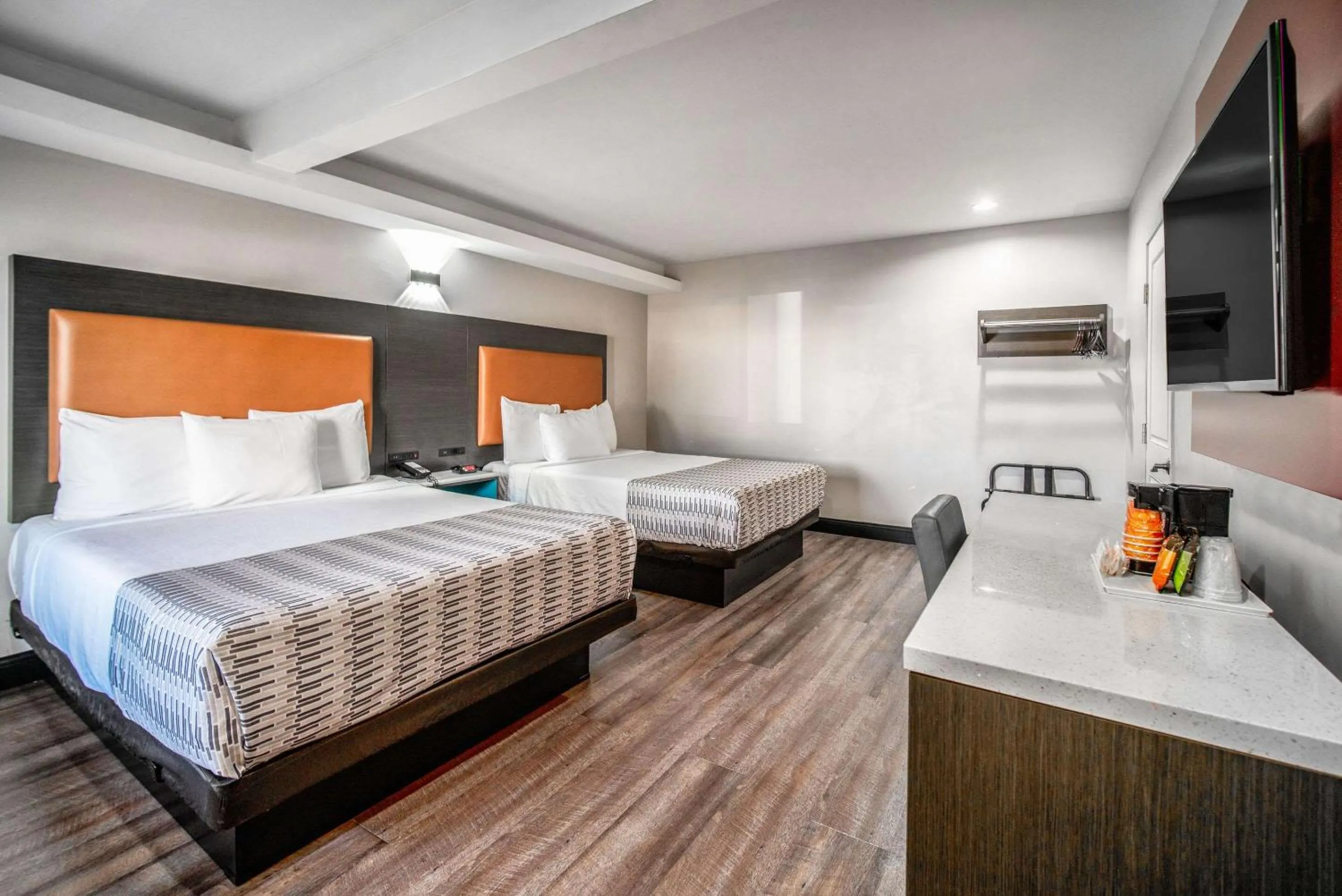 Bedroom, Bed in Rodeway Inn South Gate - Los Angeles South