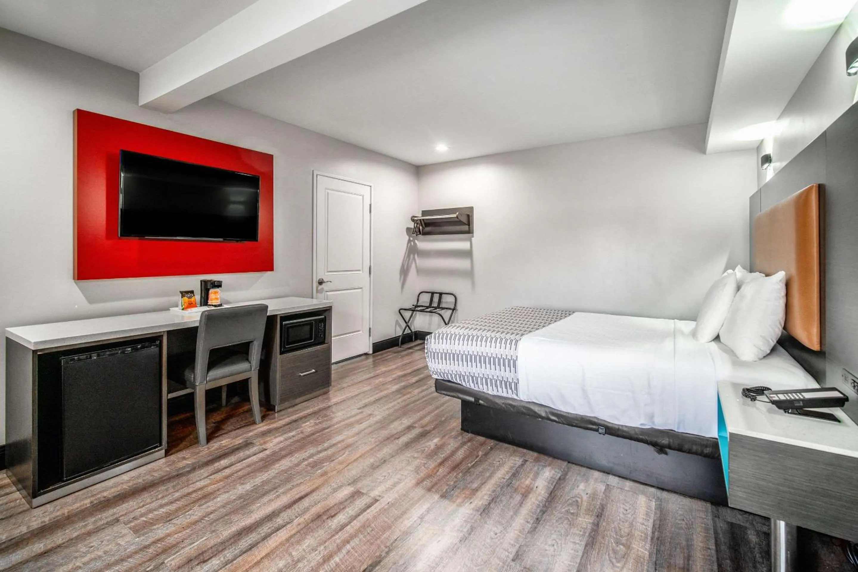 Bedroom, Bed in Rodeway Inn South Gate - Los Angeles South