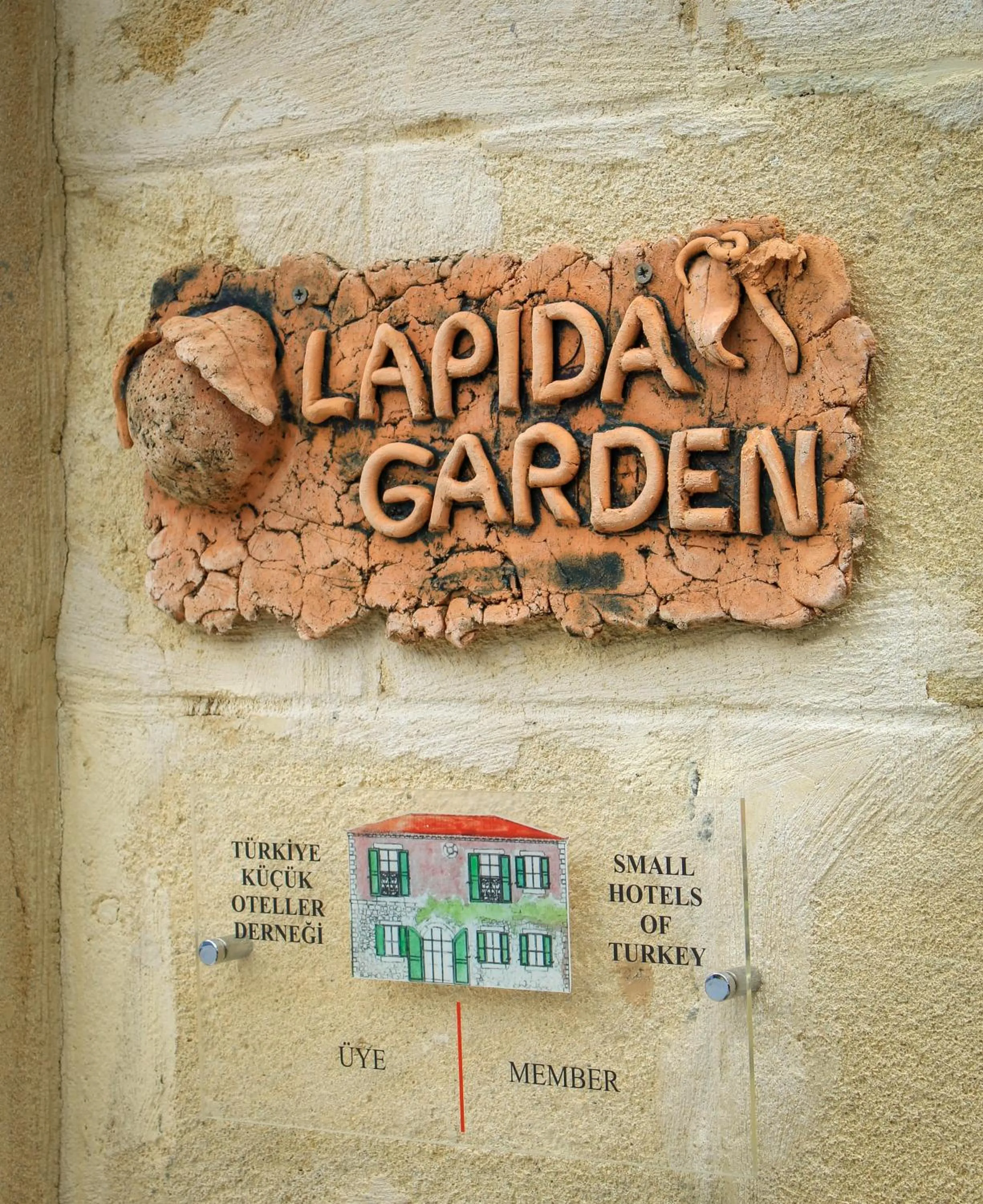 Property logo or sign in Lapida Garden