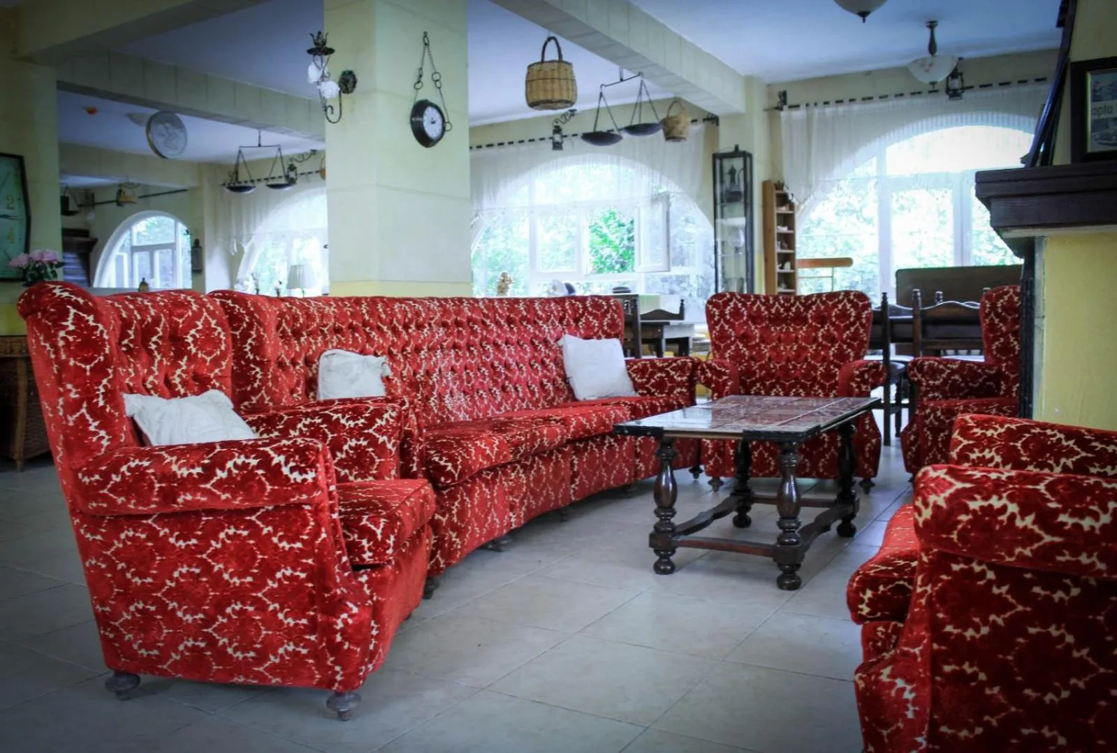 Restaurant/places to eat in Lapida Garden