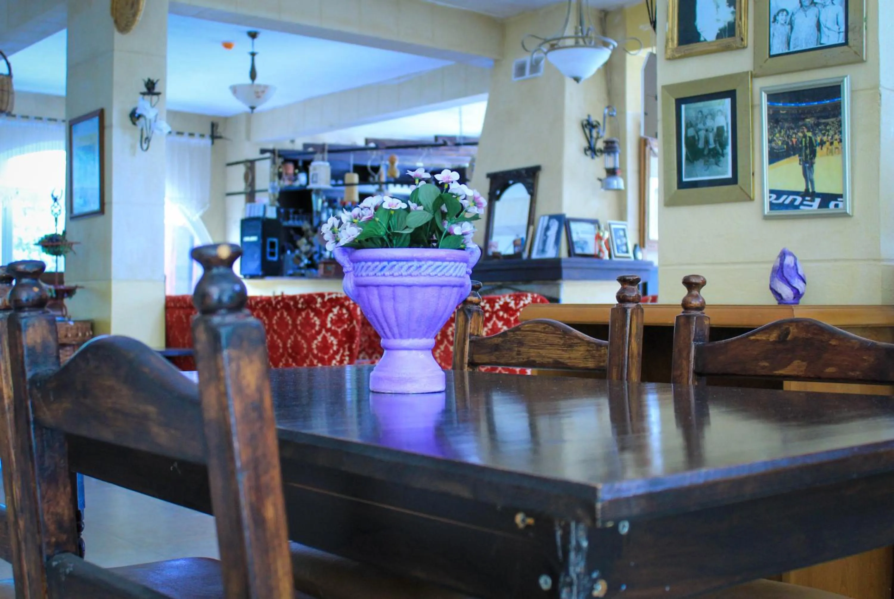 Restaurant/places to eat in Lapida Garden