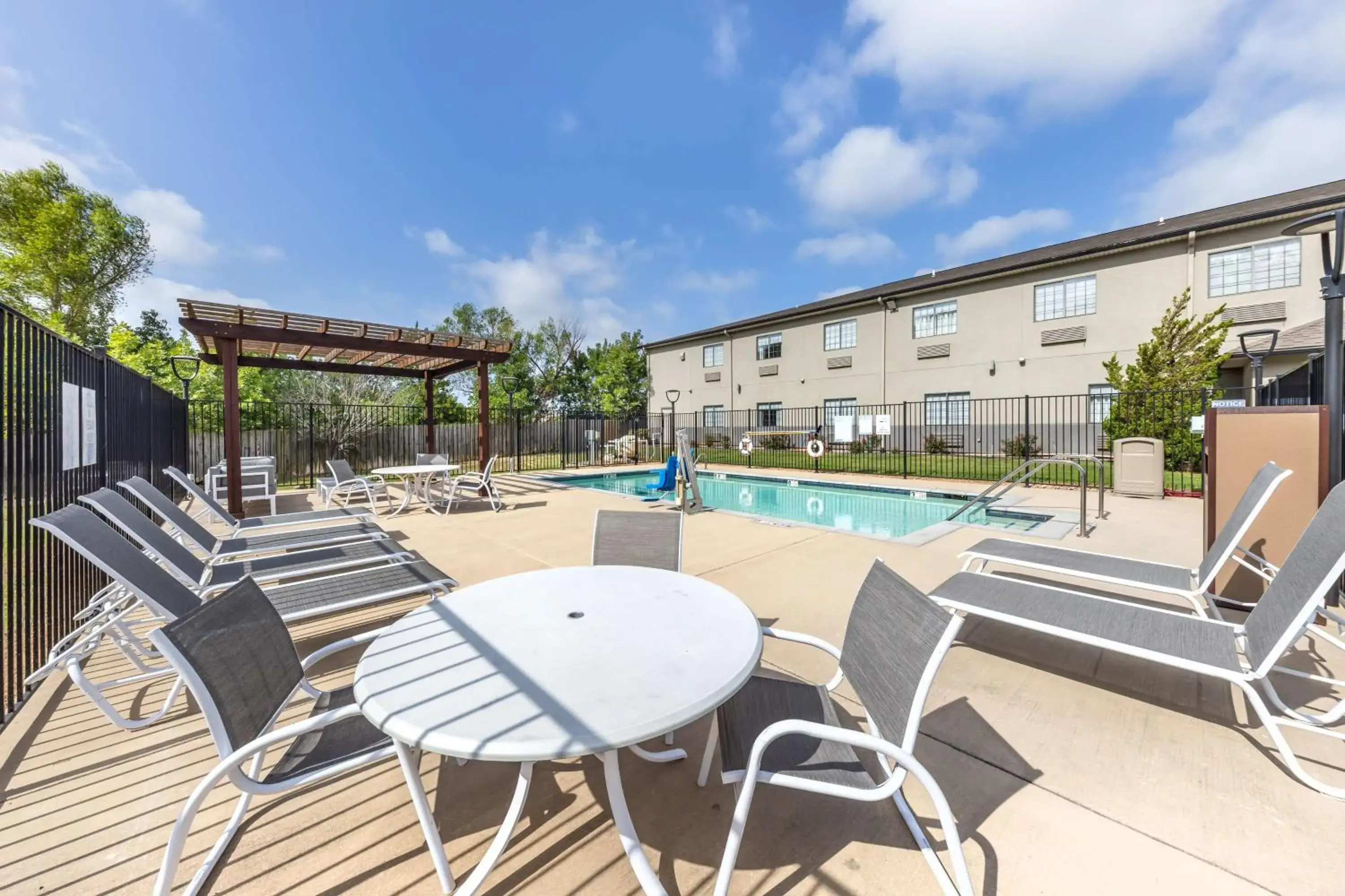 Pool view in Best Western Atoka Inn & Suites Pool view in Best Western Atoka Inn & Suites