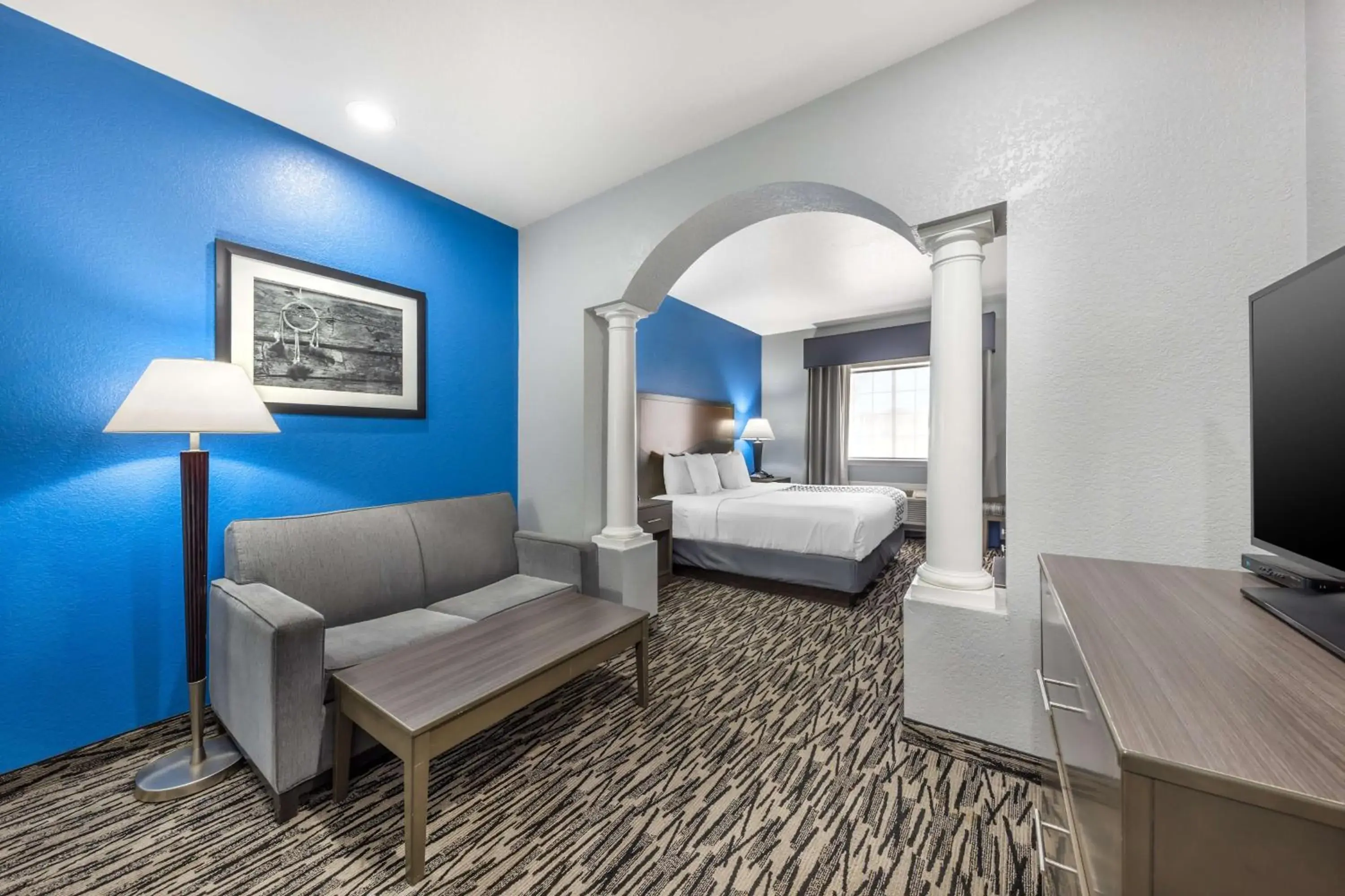 Photo of the whole room, Bed in Best Western Atoka Inn & Suites Photo of the whole room, Bed in Best Western Atoka Inn & Suites