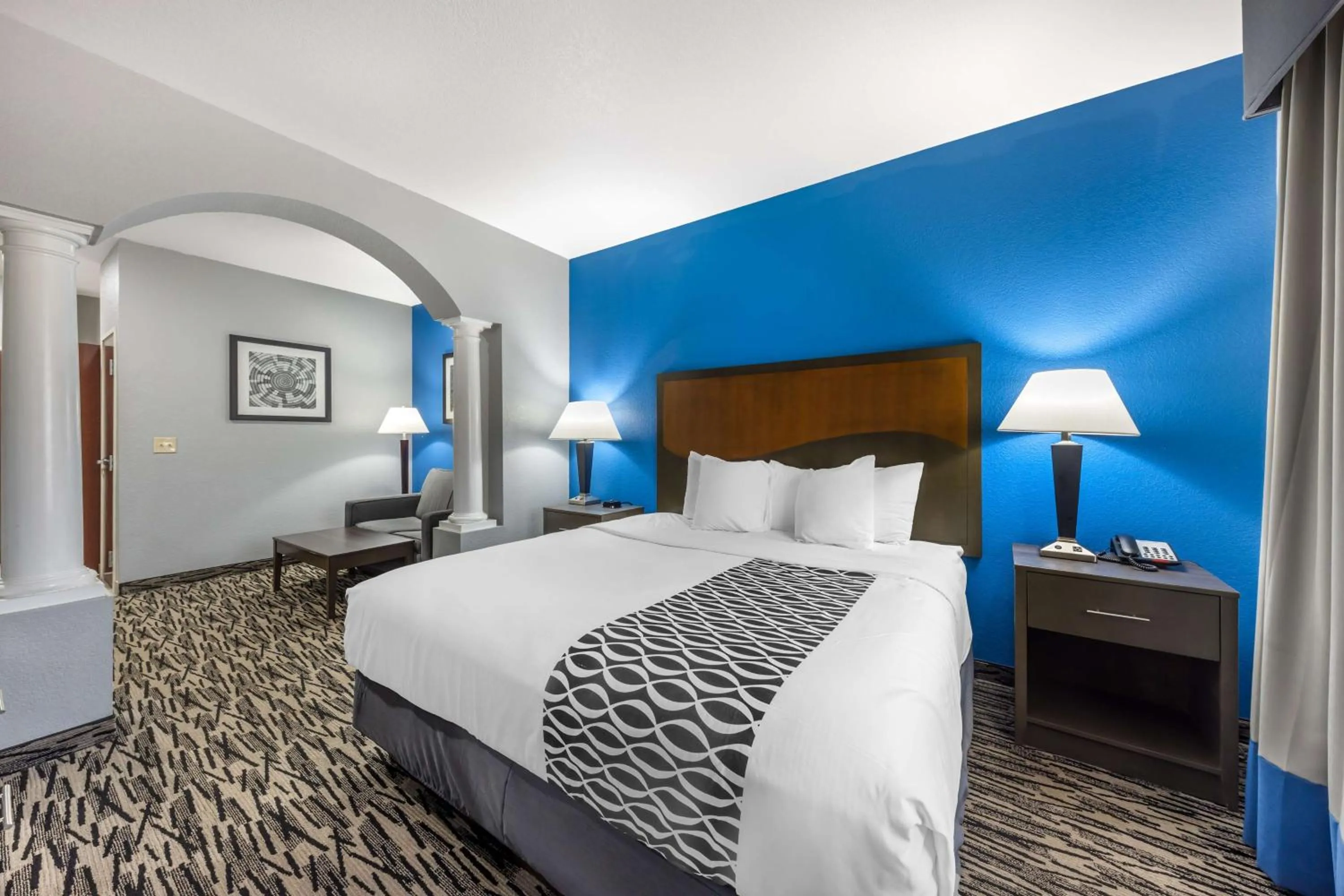 Photo of the whole room, Bed in Best Western Atoka Inn & Suites