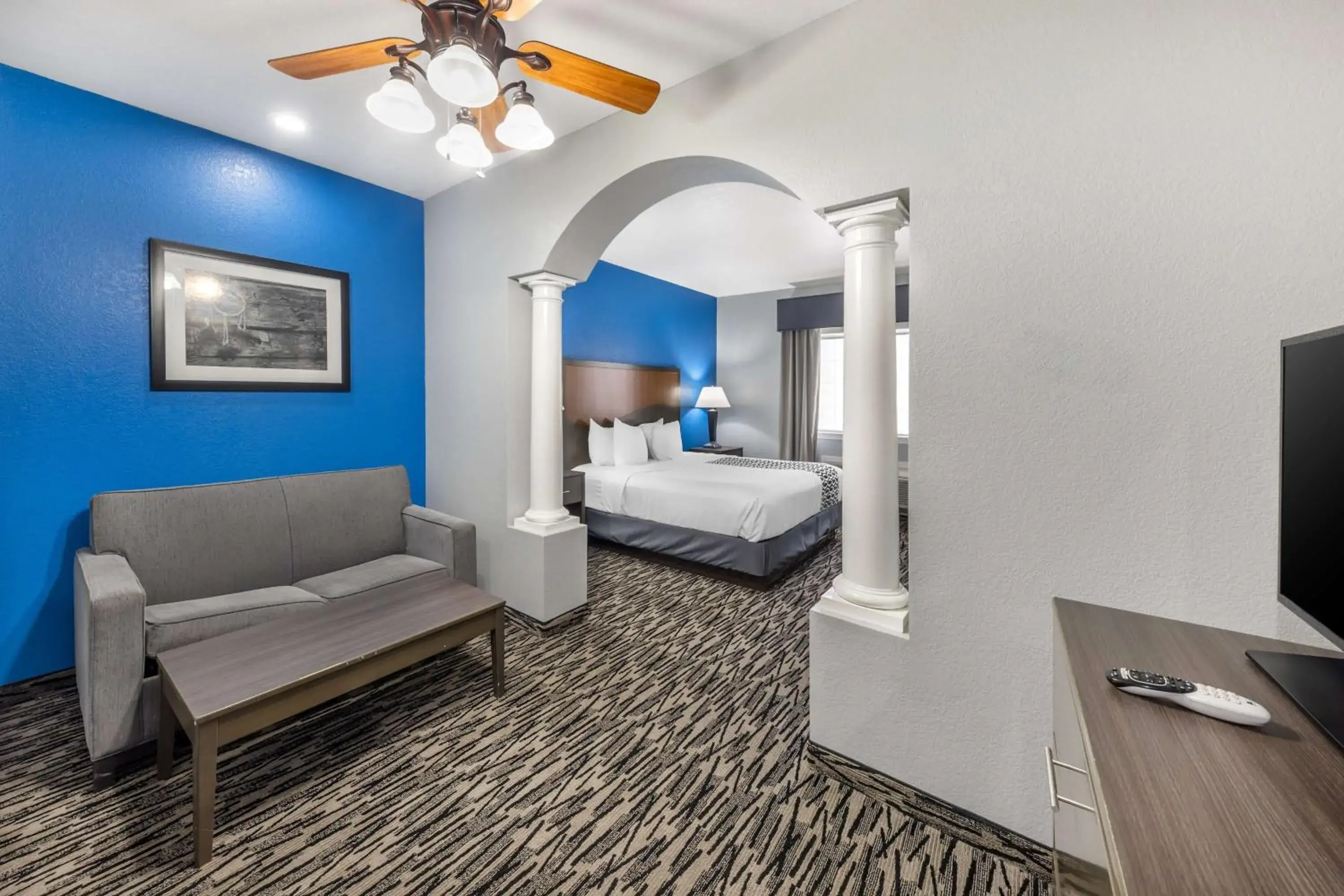 Photo of the whole room, Bed in Best Western Atoka Inn & Suites Photo of the whole room, Bed in Best Western Atoka Inn & Suites