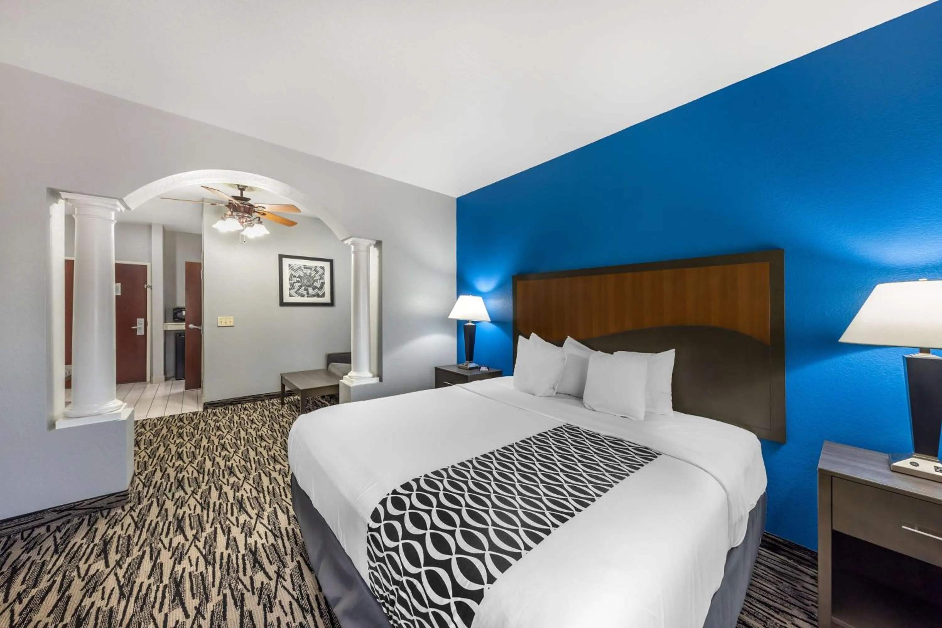 Photo of the whole room, Bed in Best Western Atoka Inn & Suites