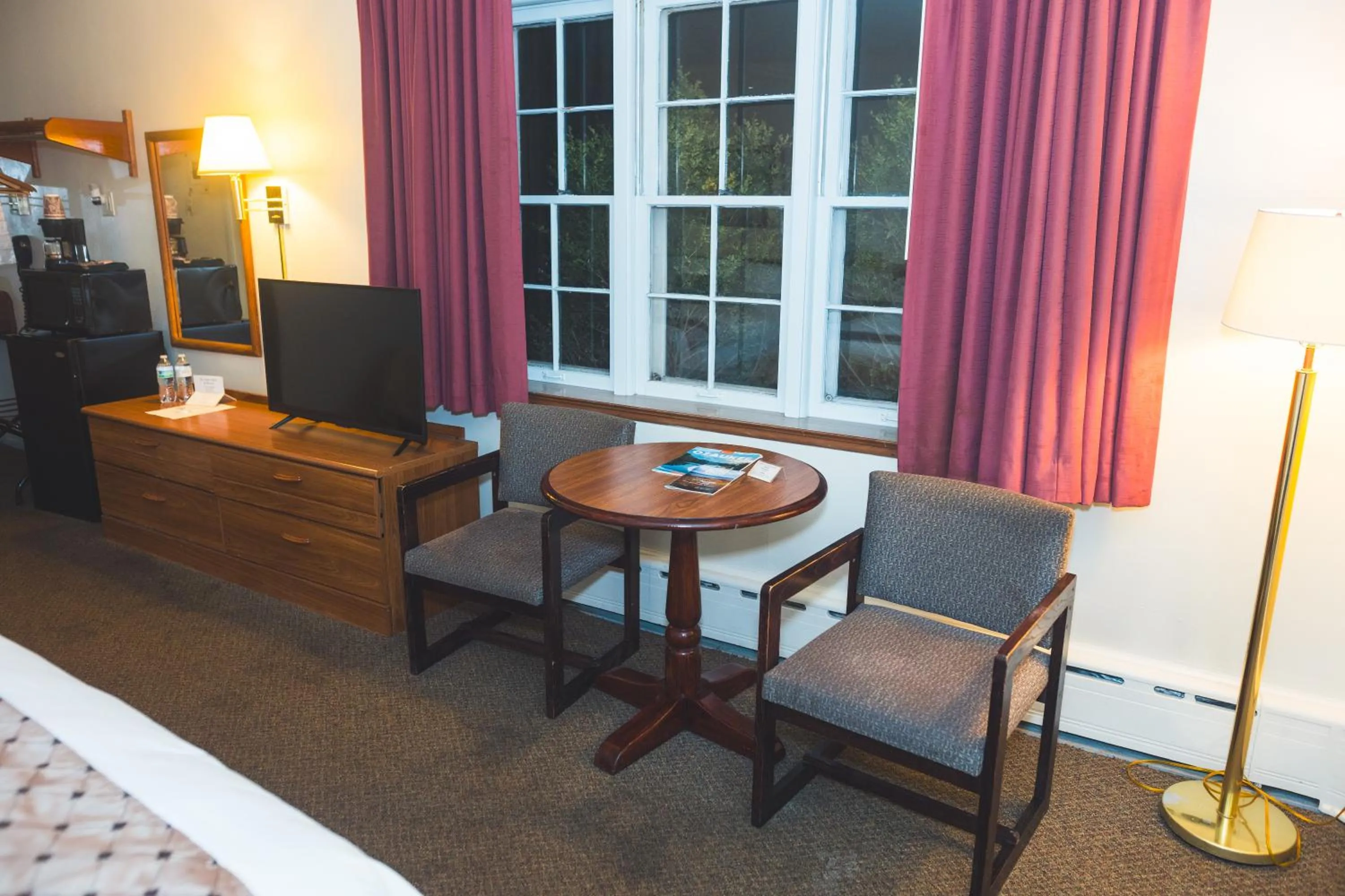 TV and multimedia in The Chalet Motel