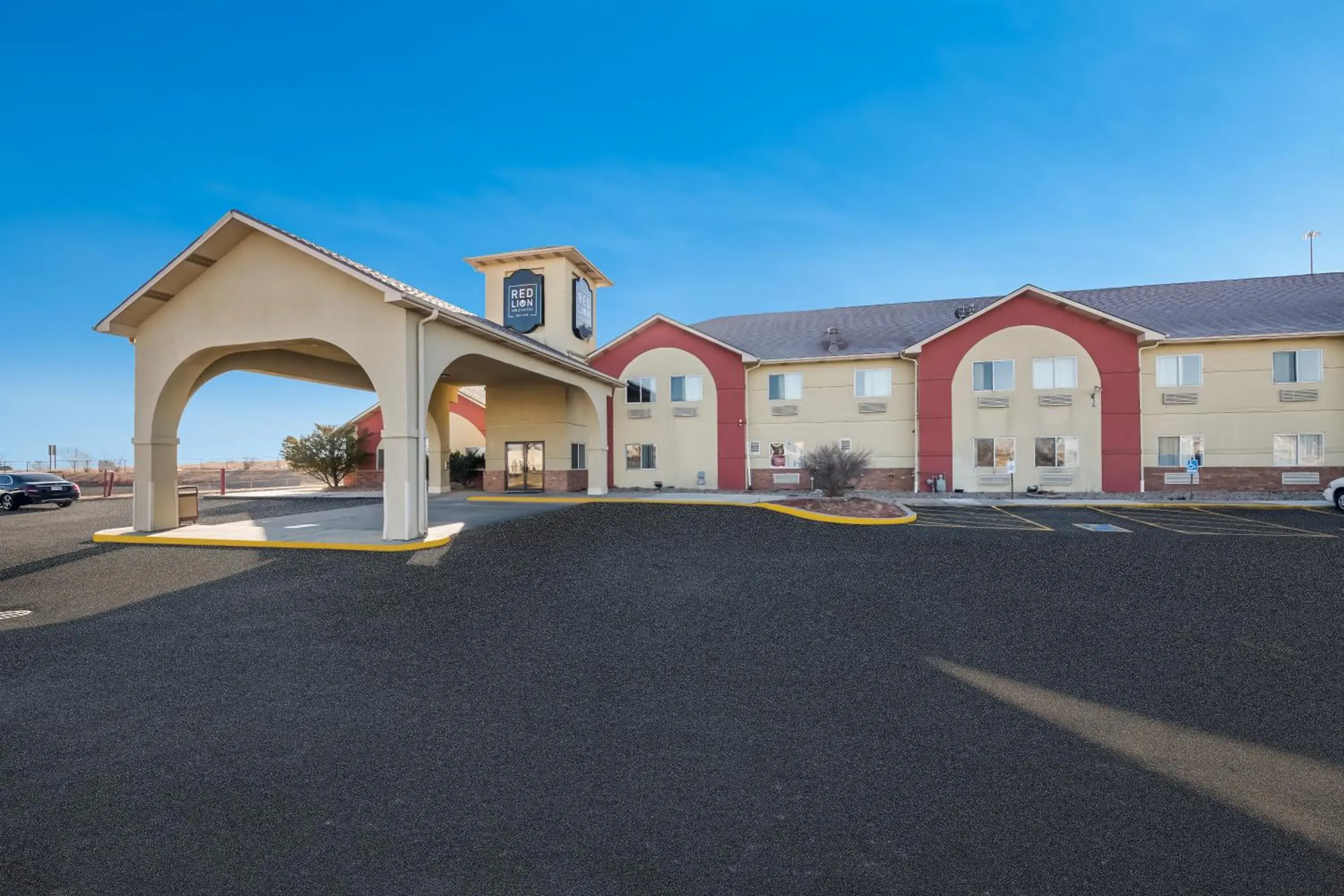 Property building in Red Lion Inn & Suites Gretna - Omaha SW Property building in Red Lion Inn & Suites Gretna - Omaha SW