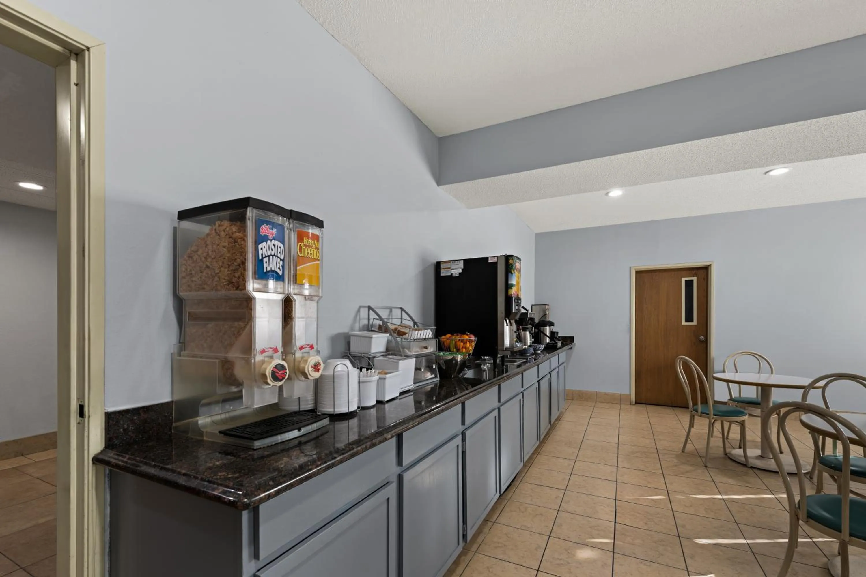 Coffee/tea facilities in Red Lion Inn &amp; Suites Gretna - Omaha SW