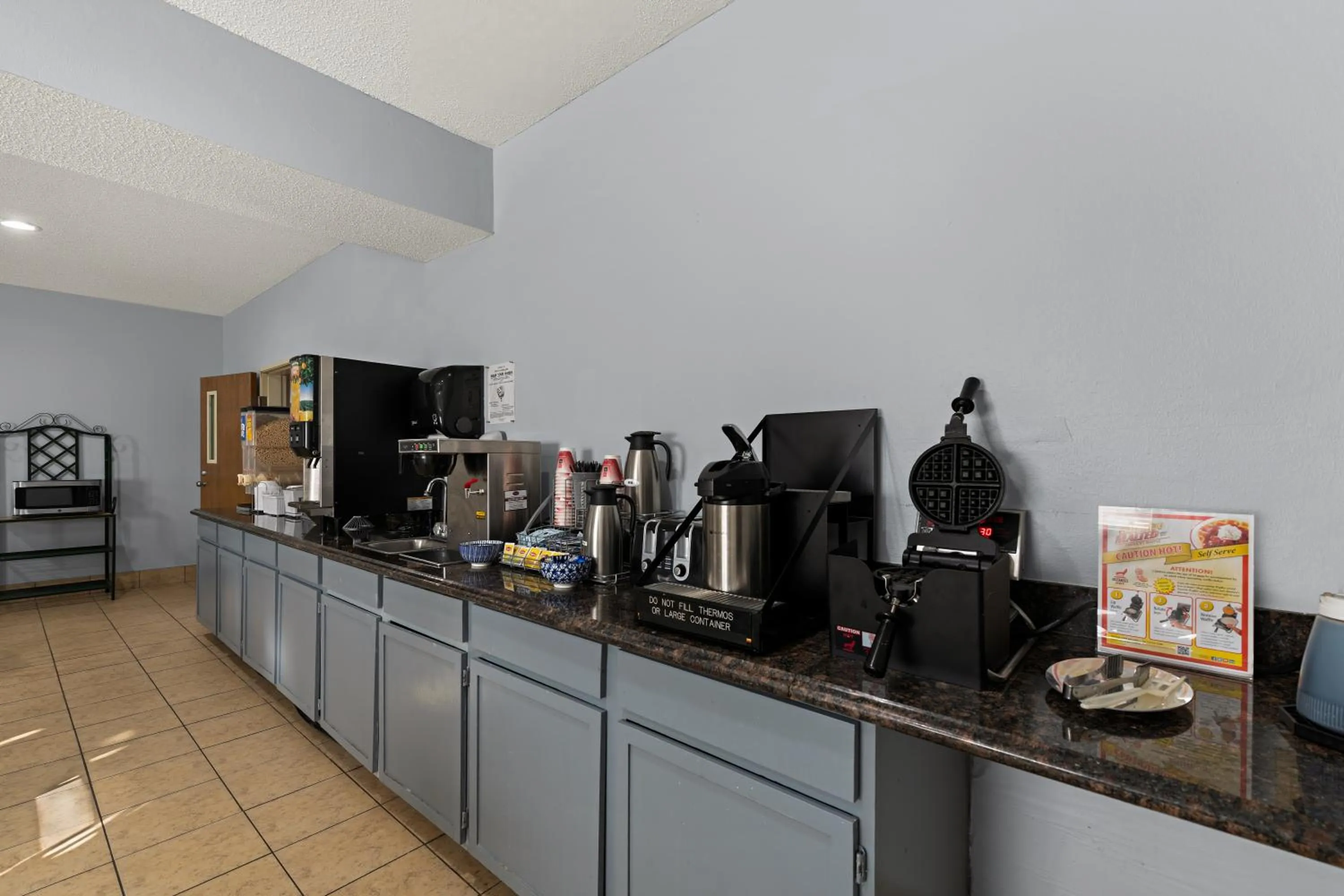 Coffee/tea facilities in Red Lion Inn &amp; Suites Gretna - Omaha SW