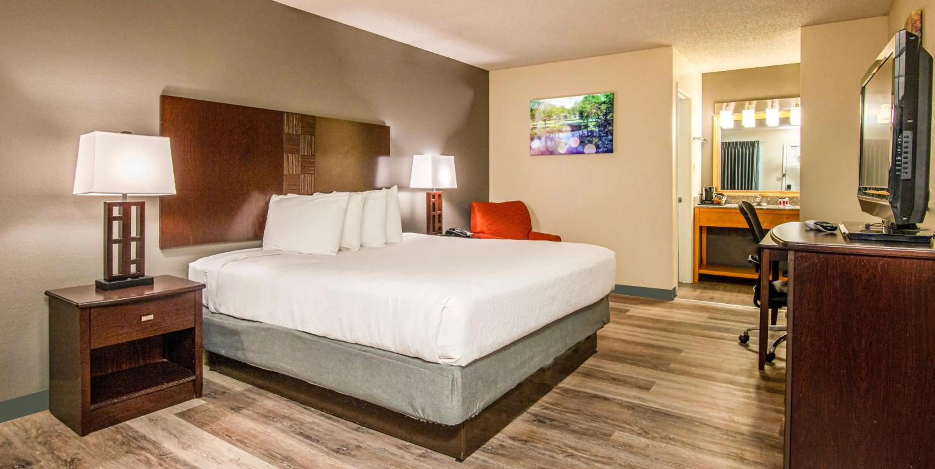 Bedroom, Bed in Lake View Inn