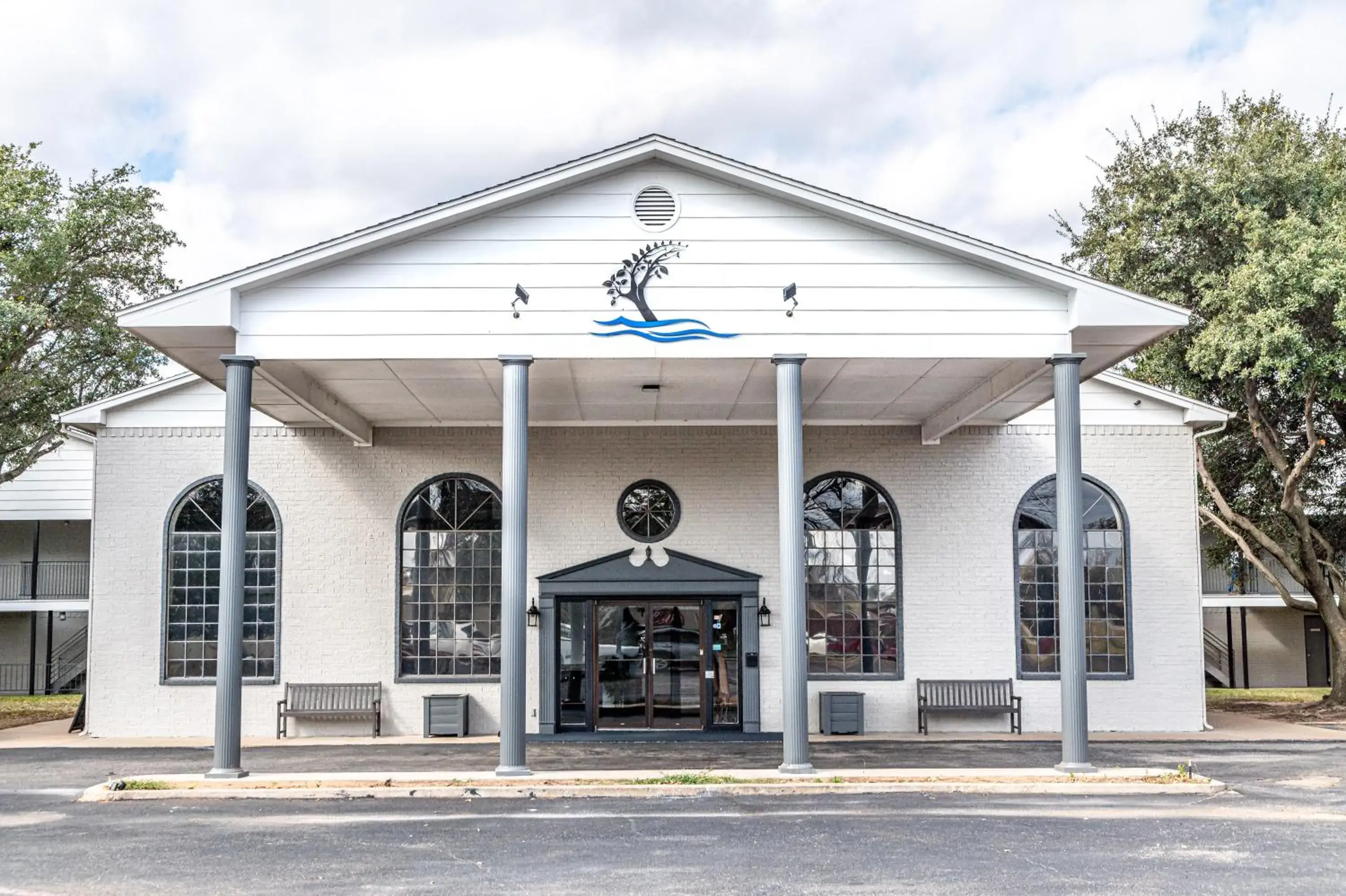 Facade/entrance in Lake View Inn Facade/entrance in Lake View Inn
