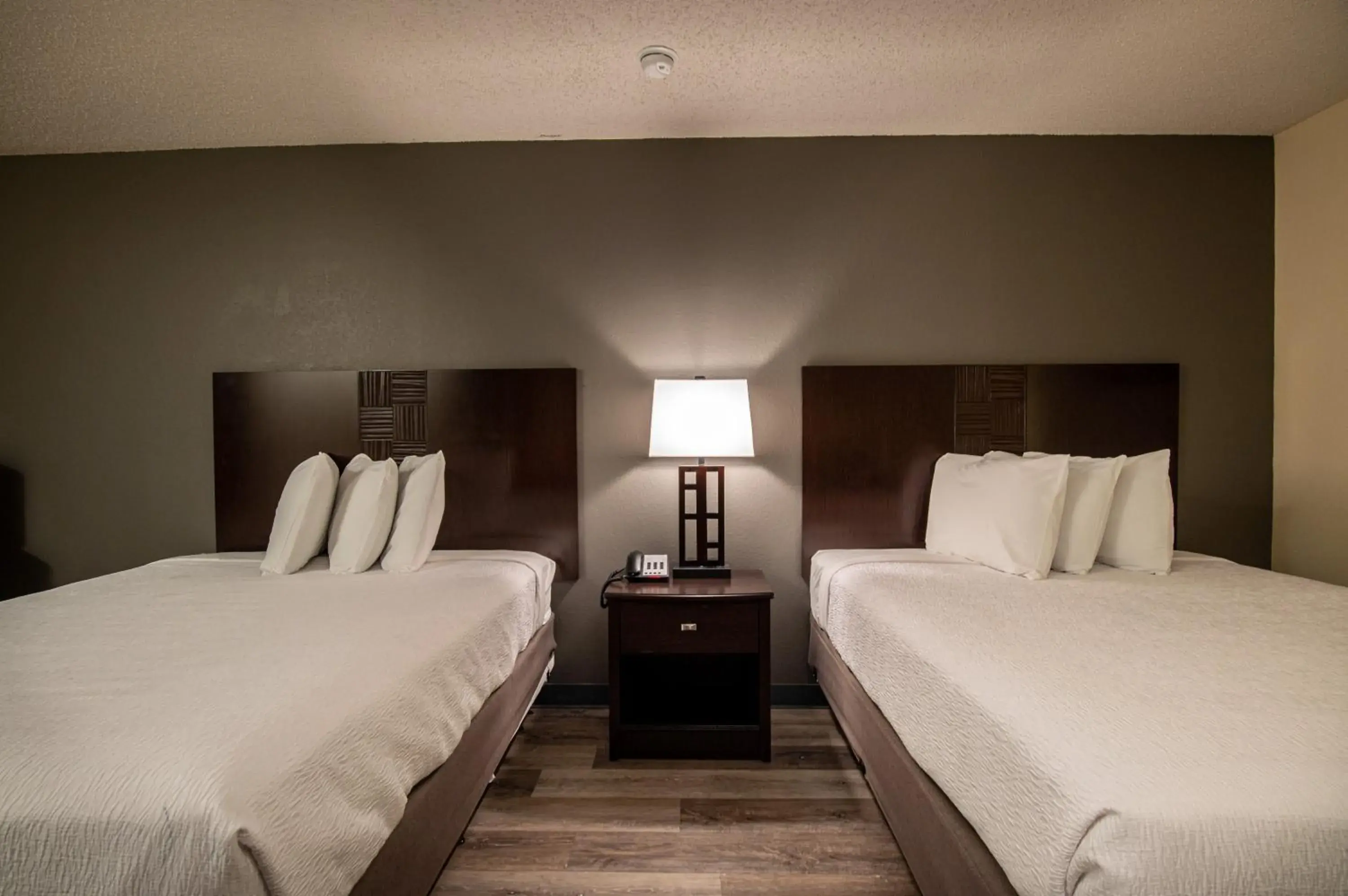 Bedroom, Bed in Lake View Inn Bedroom, Bed in Lake View Inn