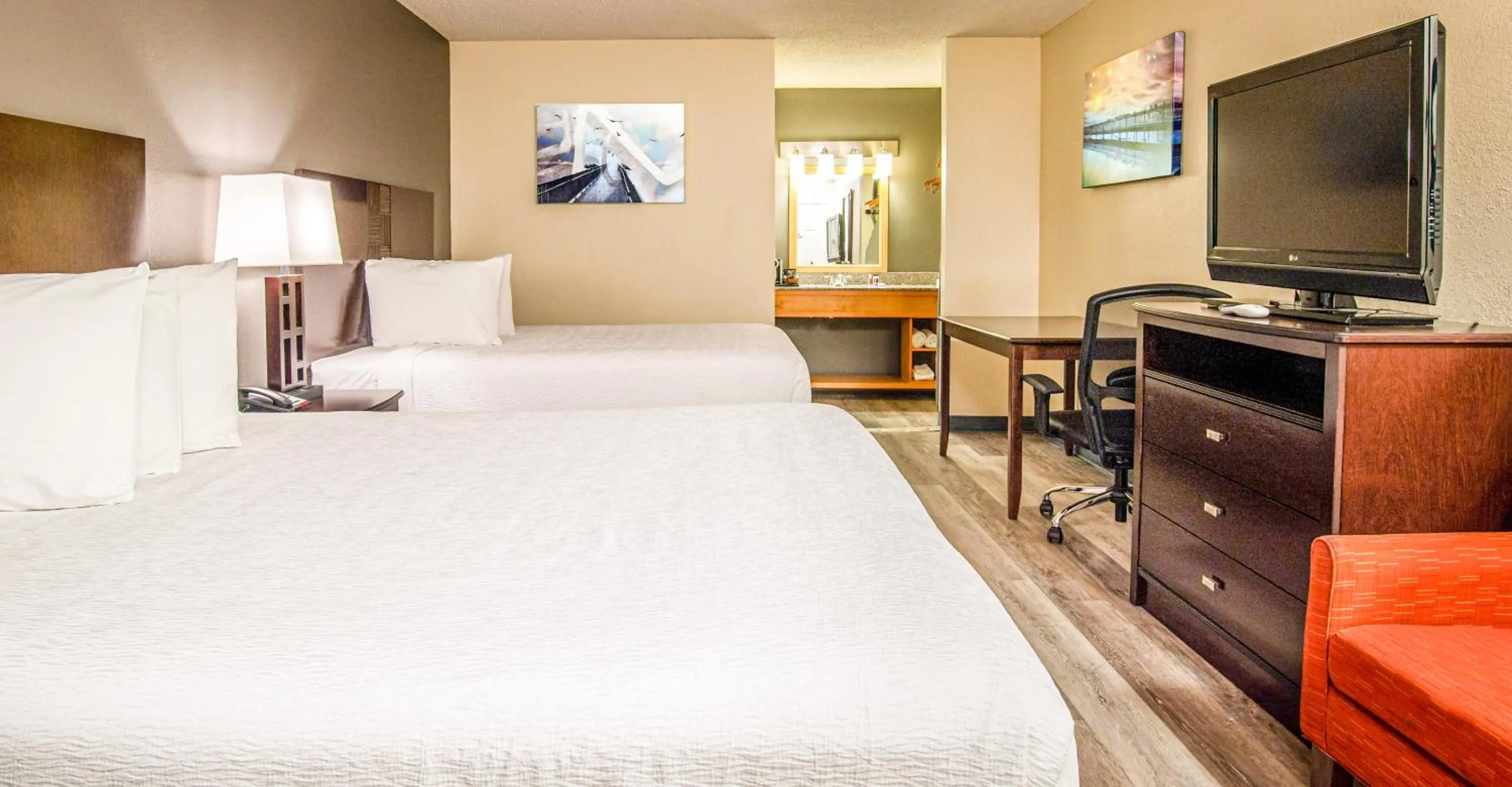 Bedroom, Bed in Lake View Inn